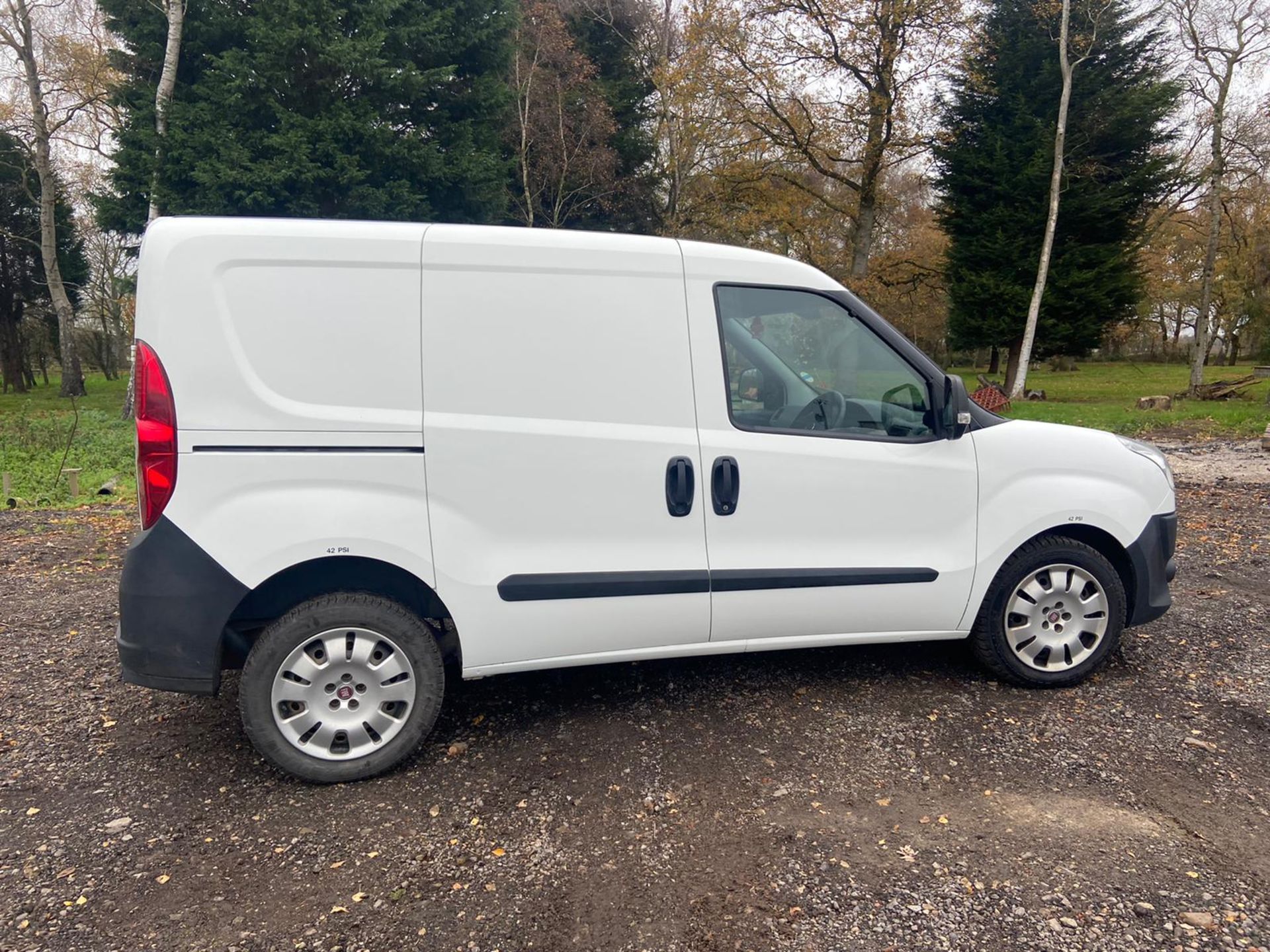 2015/15 REG FIAT DOBLO 16V ACTIVE MULTIJET 1.25 DIESEL CREW VAN, SHOWING 1 FORMER KEEPER *PLUS VAT* - Image 7 of 11