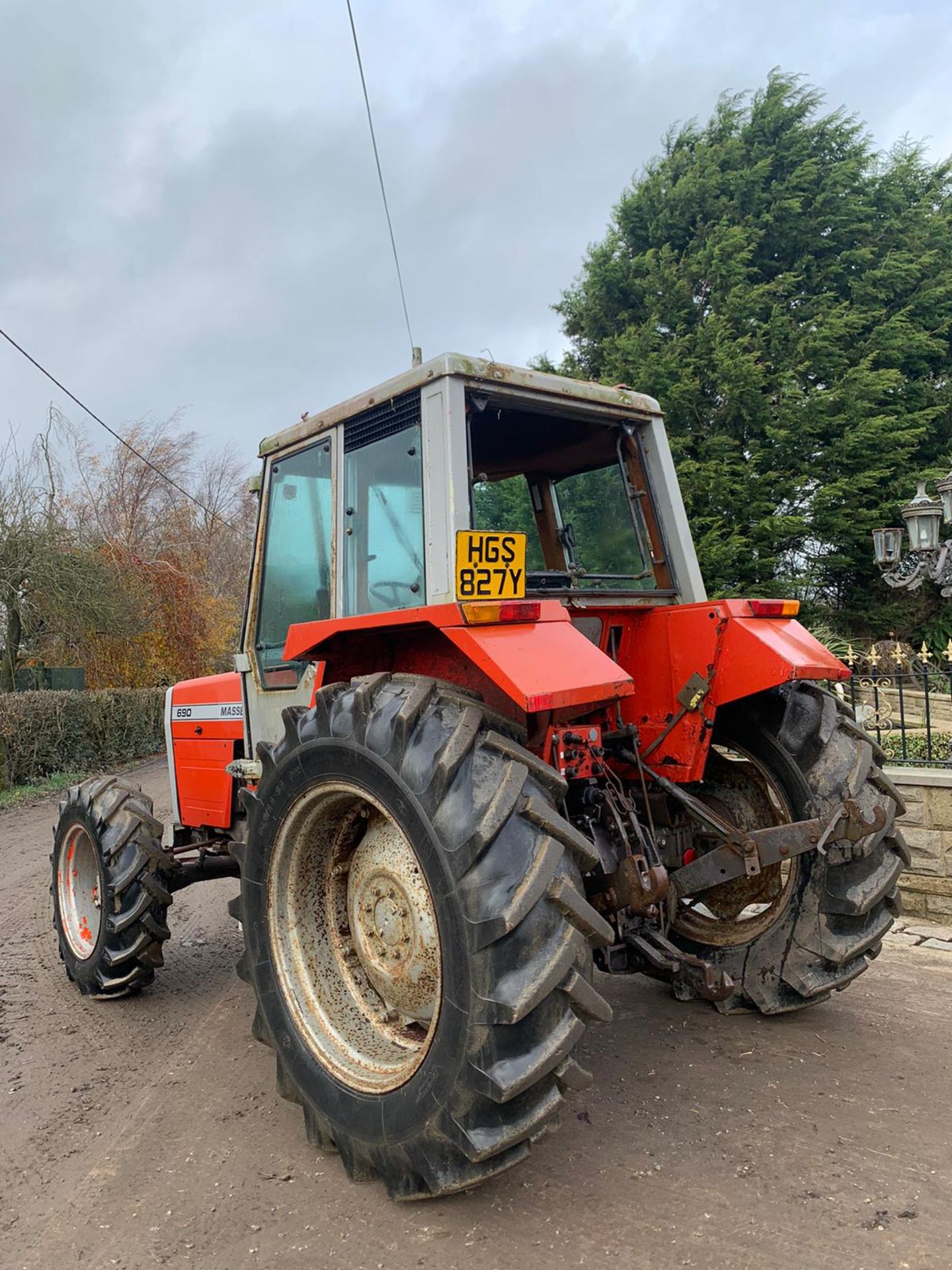 MASSEY FERGUSON 690 TRACTOR, RUNS AND DRIVES *PLUS VAT* - Image 3 of 5