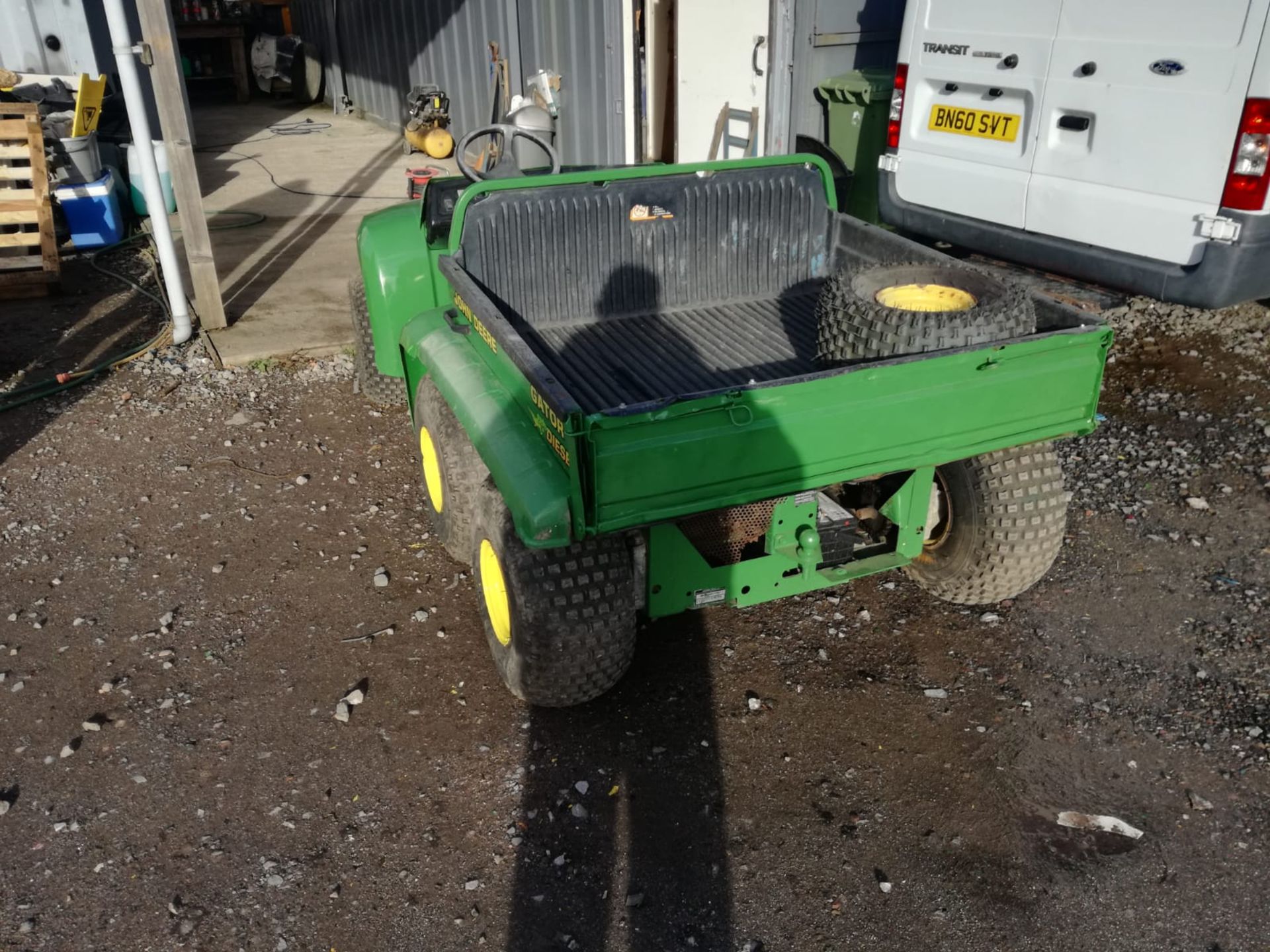 John deere gator 6 wheel 4x4 .crica 2010 3500 hrs use .light on the ground. electric tipper - Image 2 of 6