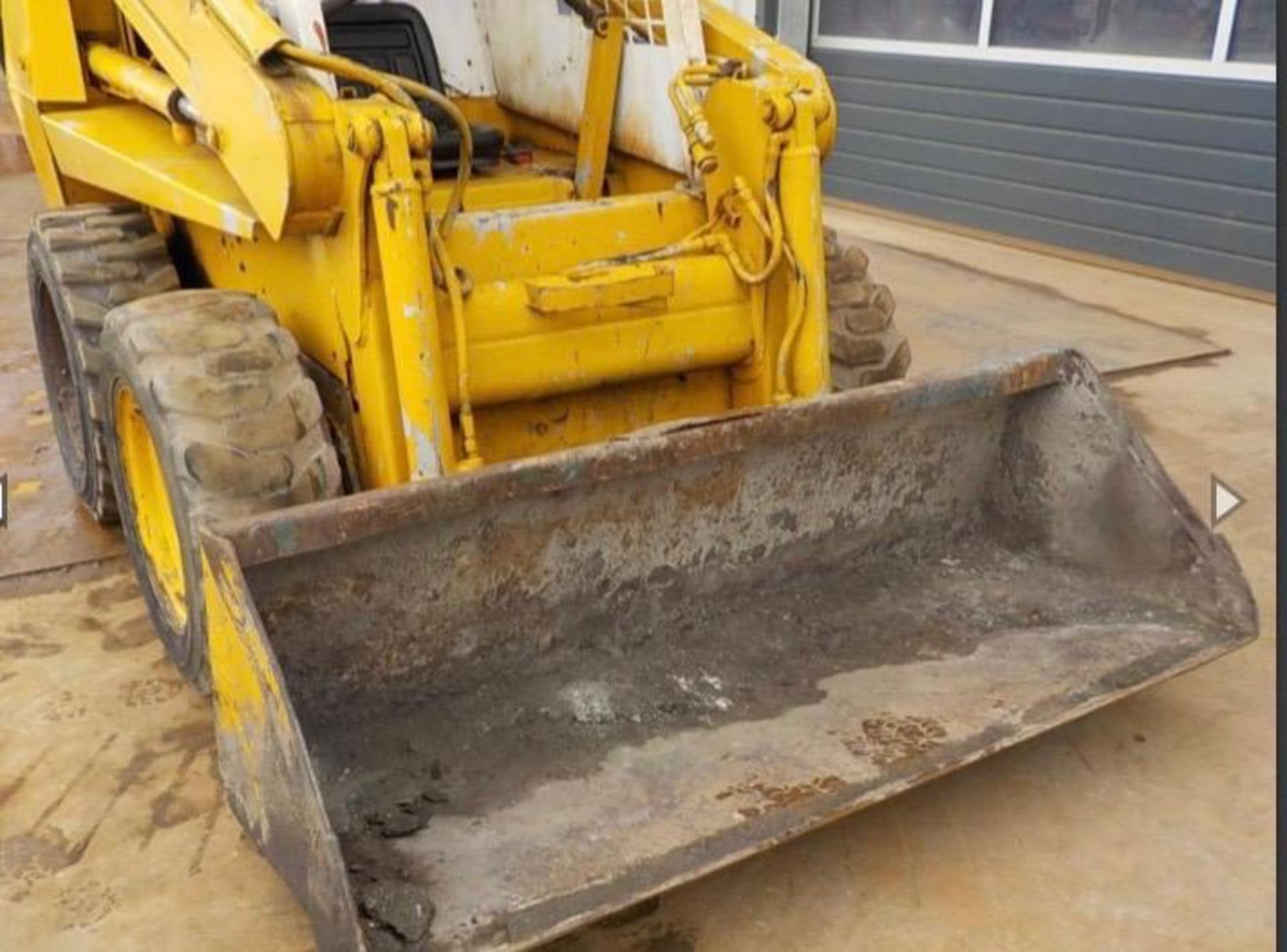 CASE 1840B SKID STEER LOADER, STARTS, RUNS, DRIVES AND WORKS AS IT SHOULD, PIPED FOR 3RD SERVICE - Image 2 of 6