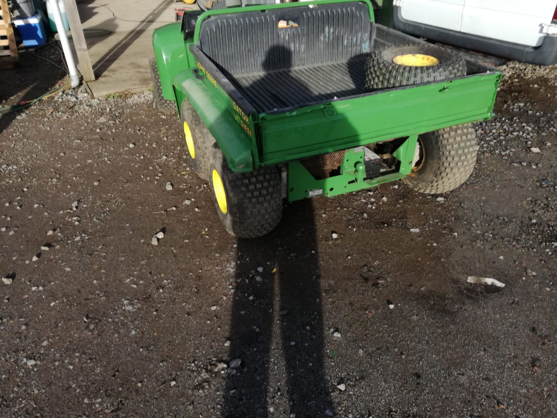 John deere gator 6 wheel 4x4 .crica 2010 3500 hrs use .light on the ground. electric tipper - Image 4 of 6