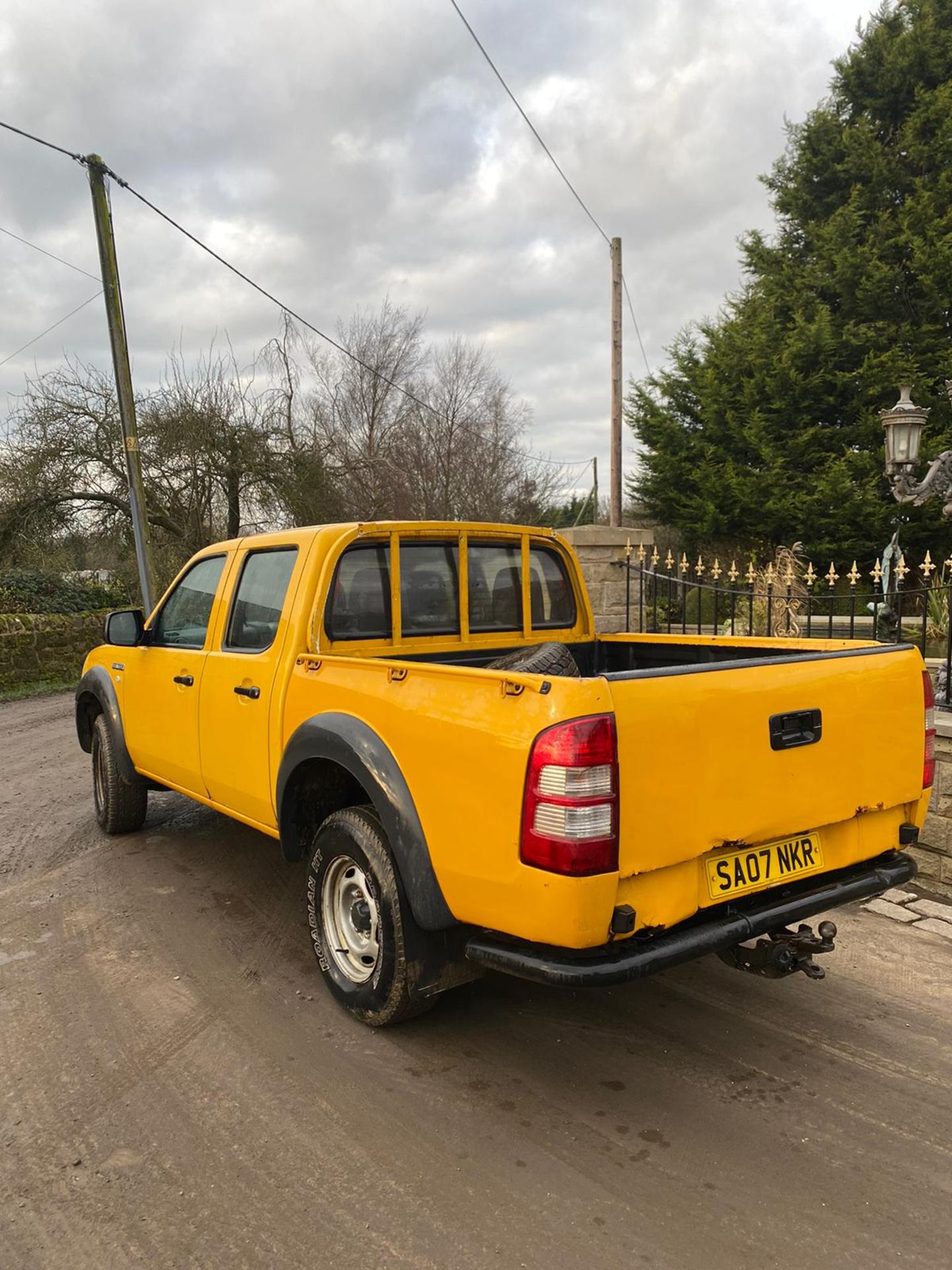 2007/07 REG FORD RANGER D/C 4WD 2.5 DIESEL YELLOW PICK-UP, SHOWING 5 FORMER KEEPERS *NO VAT* - Image 2 of 7