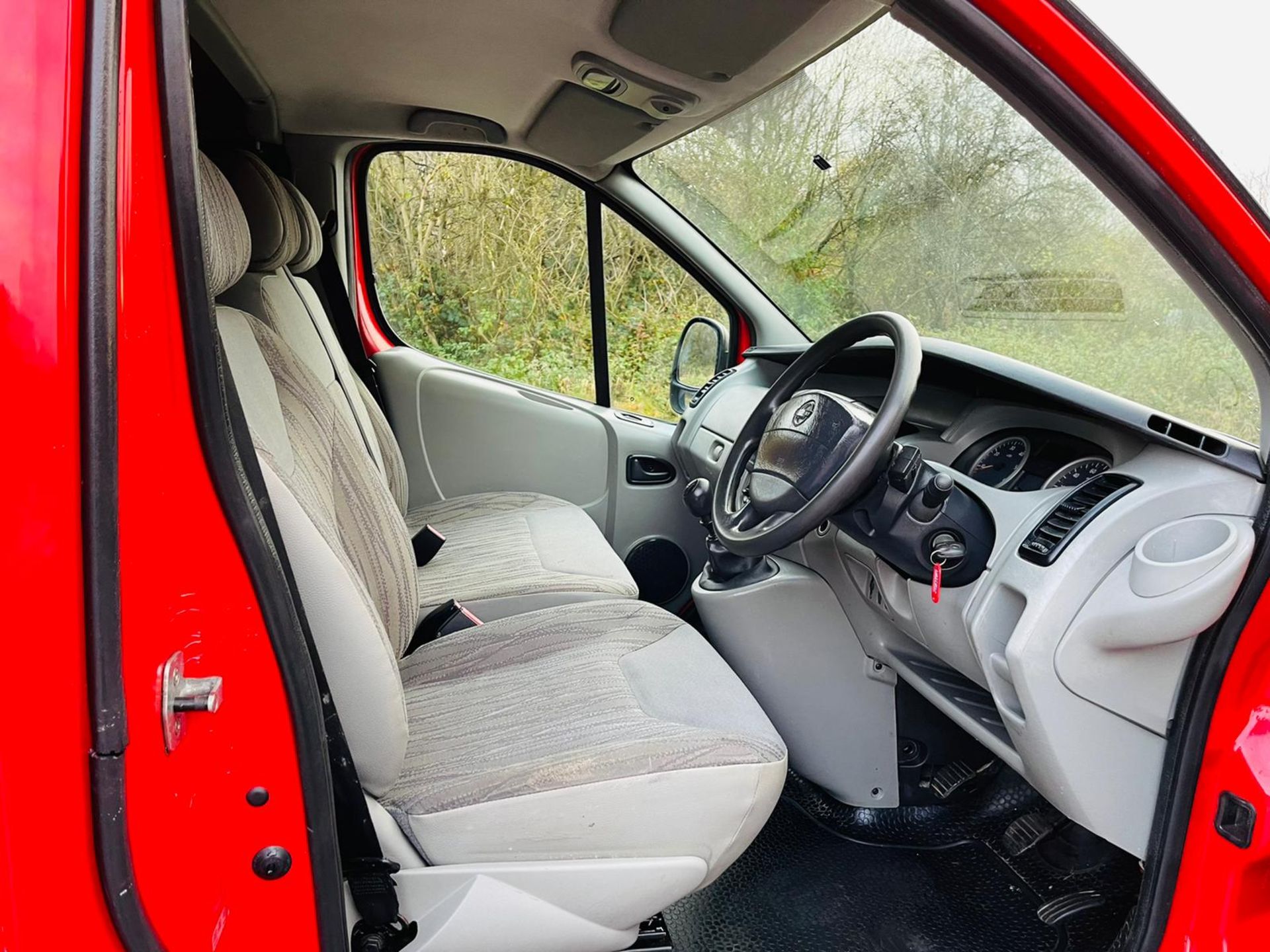 2008/08 REG NISSAN PRIMASTAR DCI 90 SWB 2.0 DIESEL RED PANEL VAN, SHOWING 4 FORMER KEEEPRS *NO VAT* - Image 15 of 17