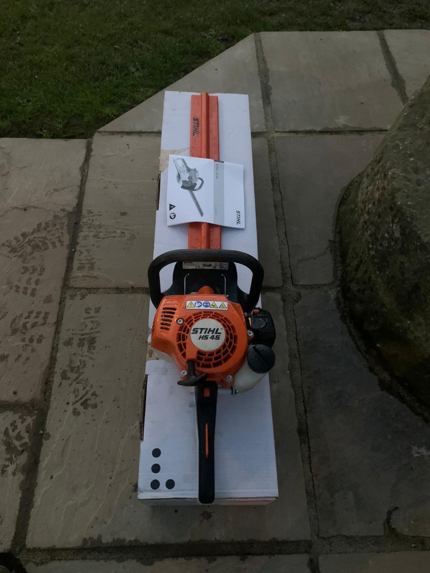 STIHL HS45 HEDGE CUTTER, BOUGHT BRAND NEW THIS YEAR, EX DEMO CONDITION *NO VAT* - Image 3 of 4