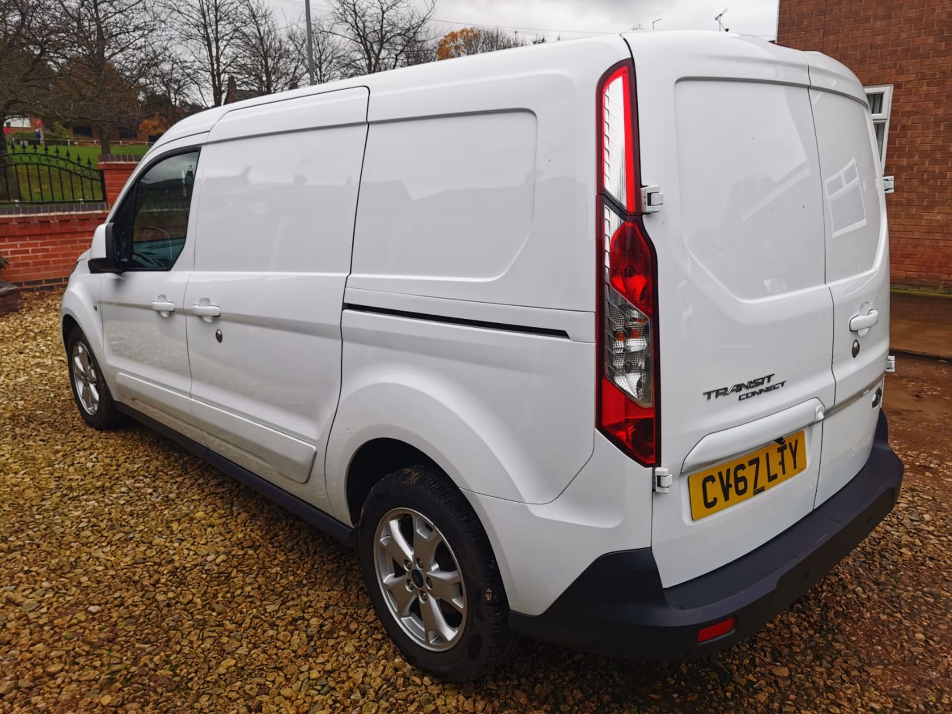 2017/67 REG FORD TRANSIT CONNECT 240 LIMITED 1.5 DIESEL WHITE PANEL VAN, SHOWING 1 KEEPER - NO VAT - Image 3 of 12