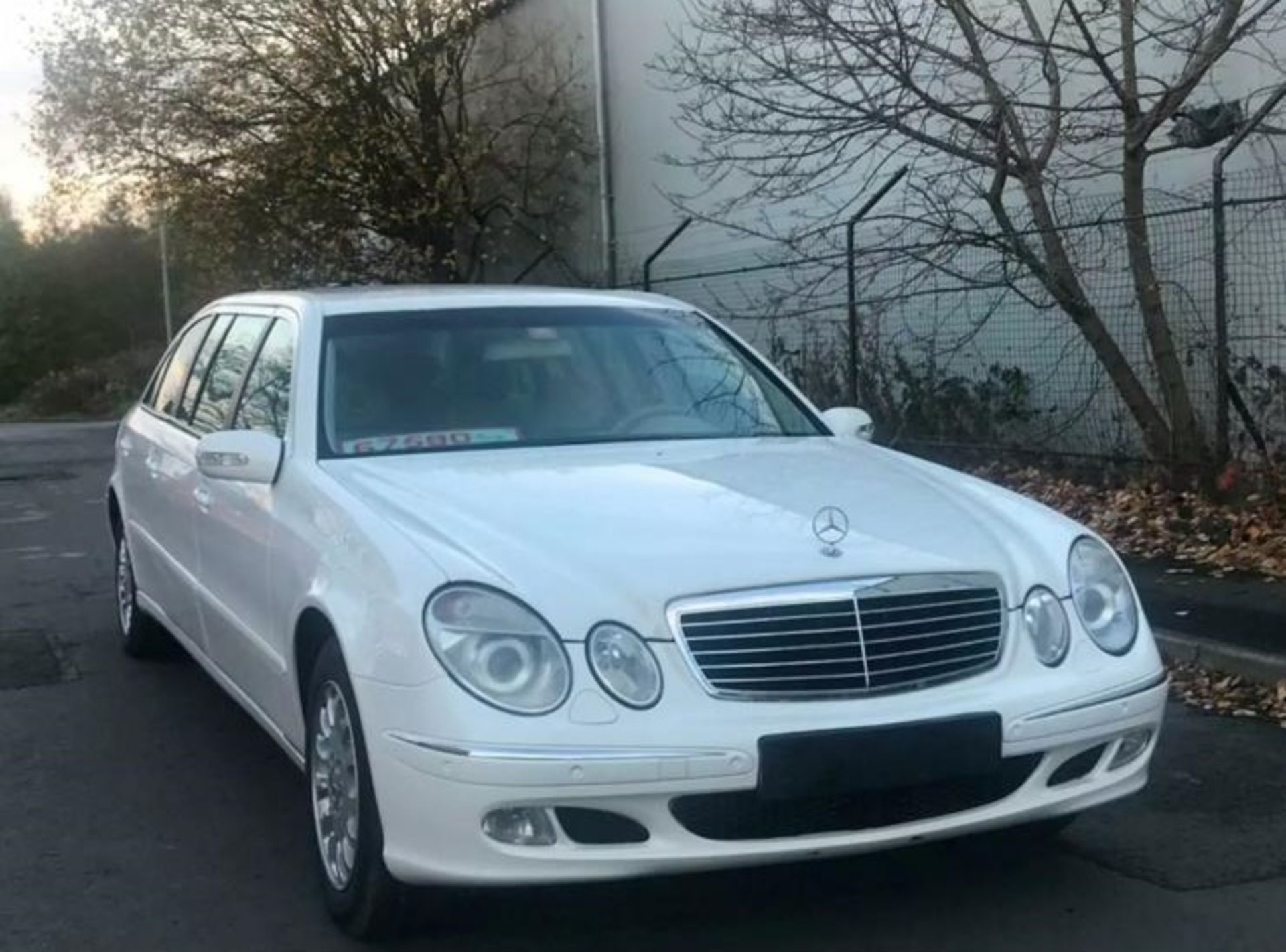 MERCEDES-BENZ 6 DOOR WHITE LIMOUSINE LIMO LHD LEFT HAND DRIVE LOW MILES - 2005 - Image 2 of 7