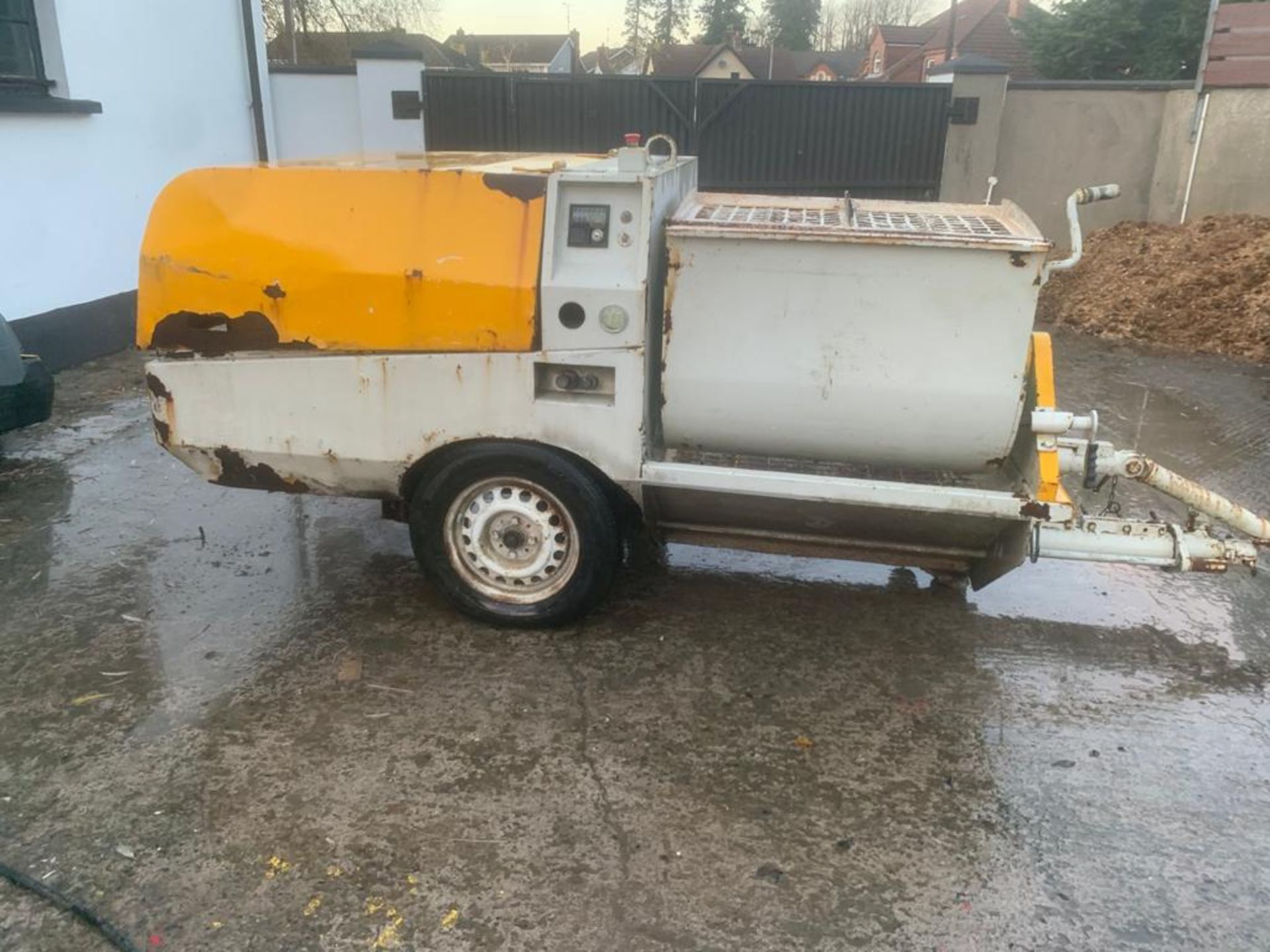 Uniform turbo sol plastering screeding machine . Lombardini Diesel engine untested - Image 6 of 9