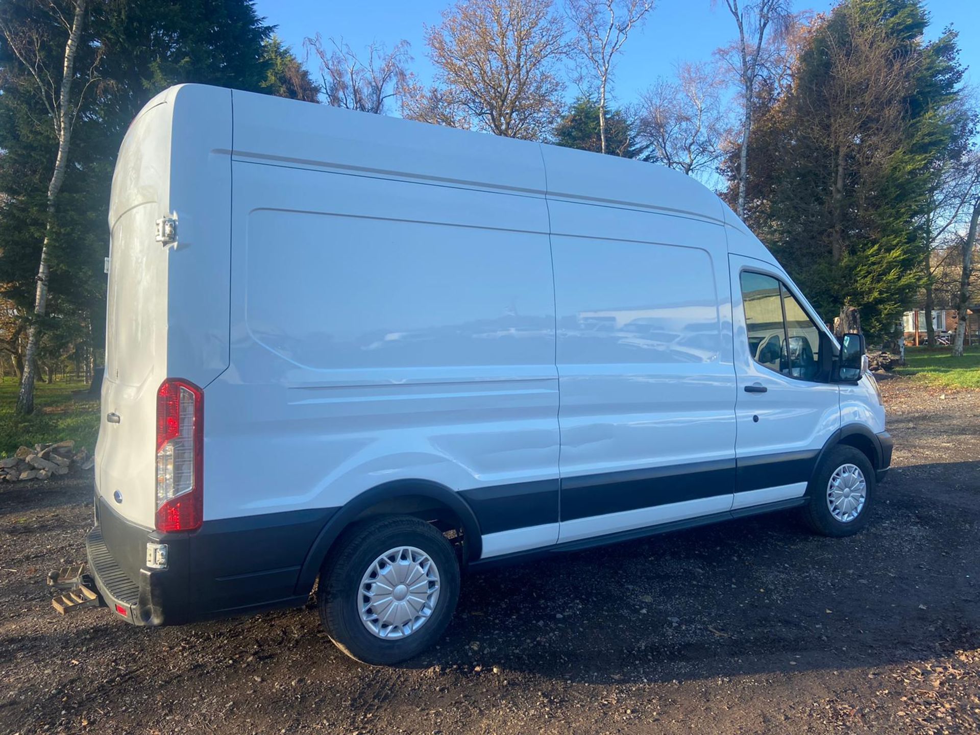 2017/17 REG FORD TRANSIT 350 2.0 DIESEL WHITE PANEL VAN, SHOWING 0 FORMER KEEPERS *PLUS VAT* - Image 7 of 12