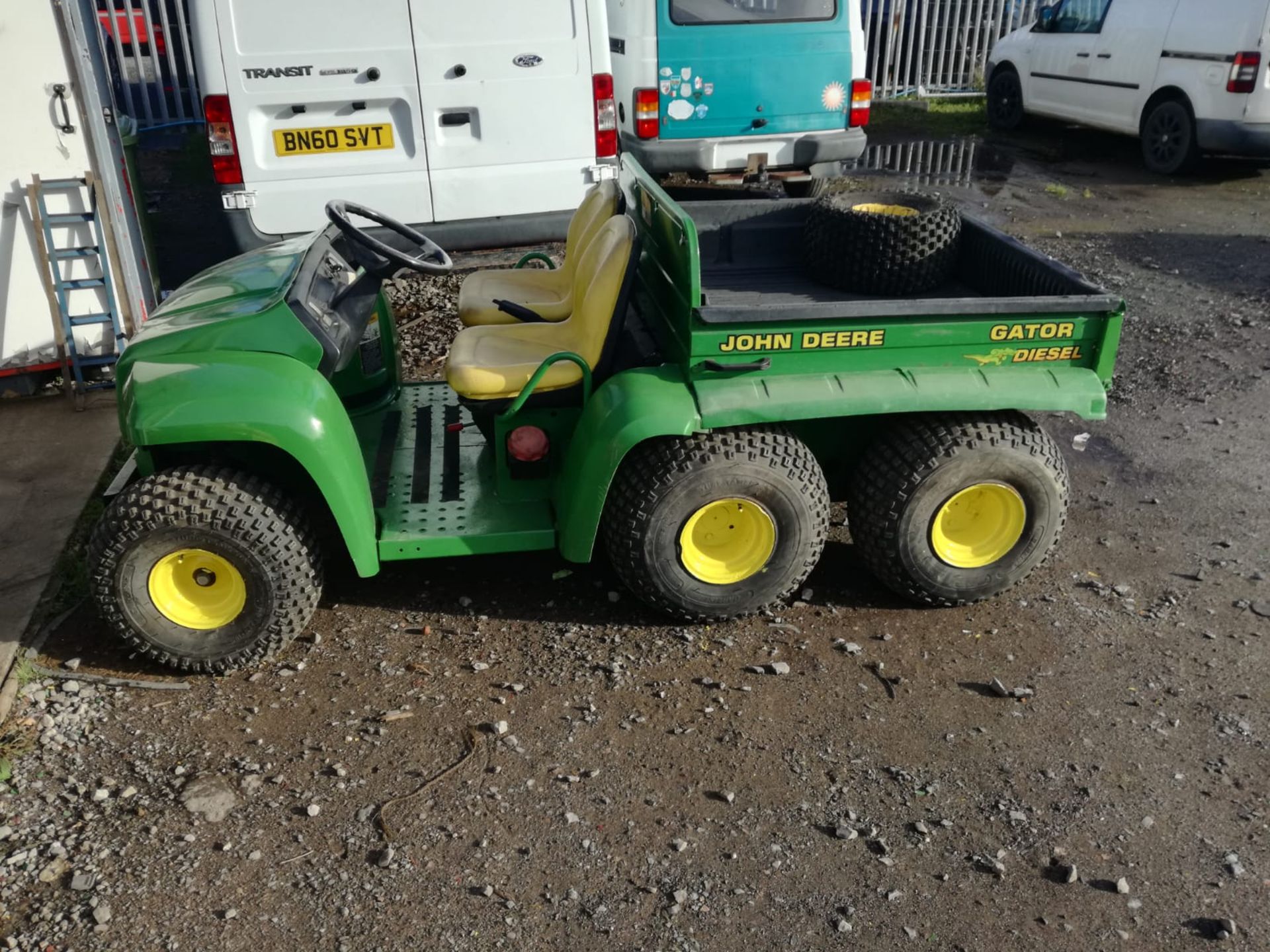 John deere gator 6 wheel 4x4 .crica 2010 3500 hrs use .light on the ground. electric tipper