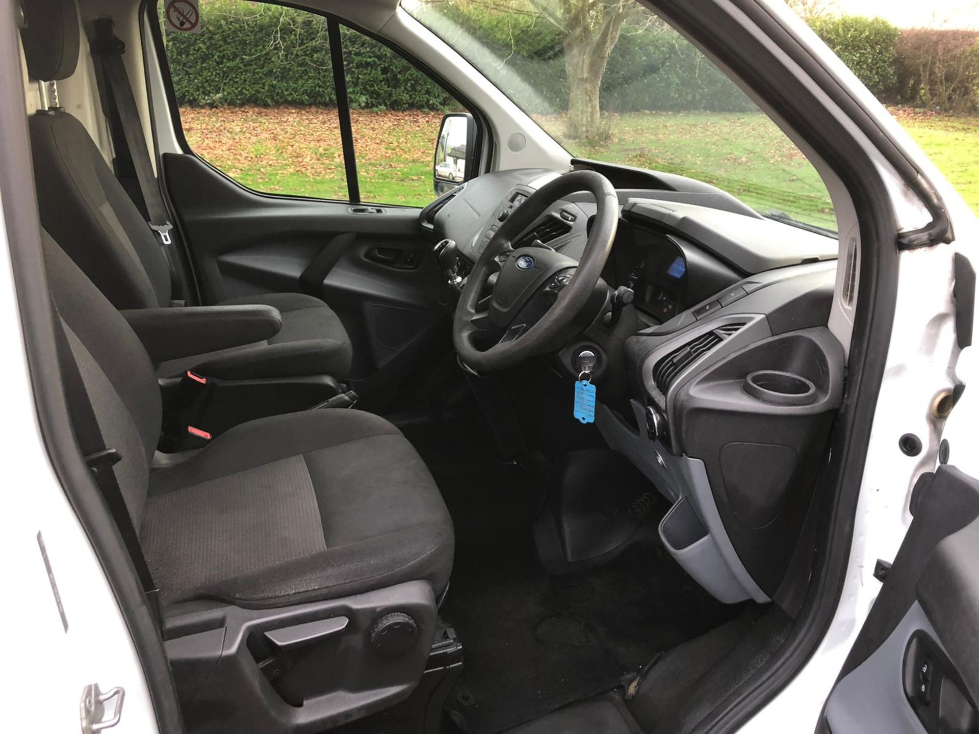 2014/14 REG FORD TRANSIT CUSTOM 290 ECO-TECH 2.2 DIESEL PANEL VAN, SHOWING 1 FORMER KEEPER *PLUS VAT - Image 13 of 15