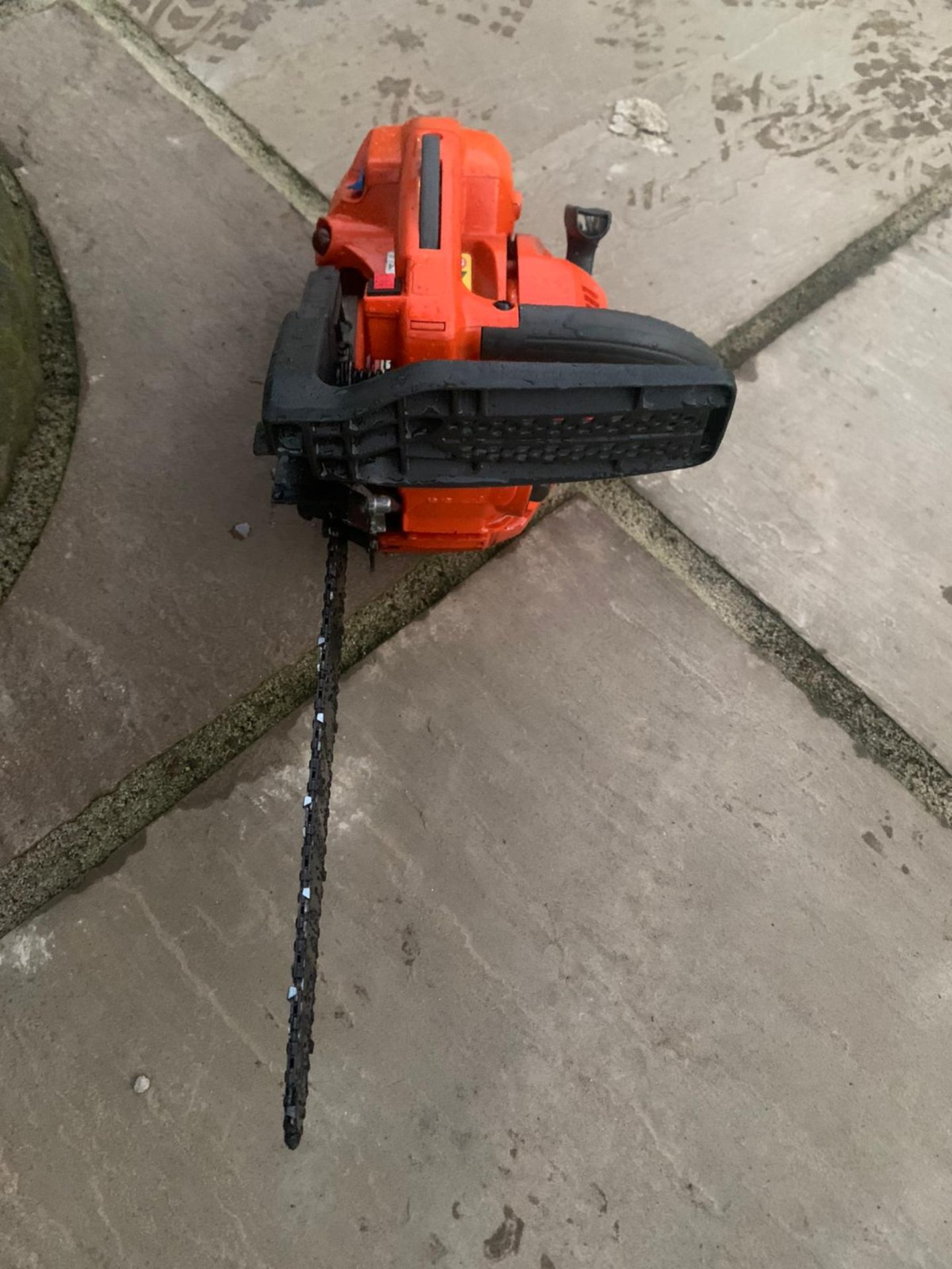 HUSQVARNA T435 TOP HANDLE SAW, RUNS AND WORKS, CLEAN MACHINE, C/W BAR COVER *NO VAT* - Image 3 of 4