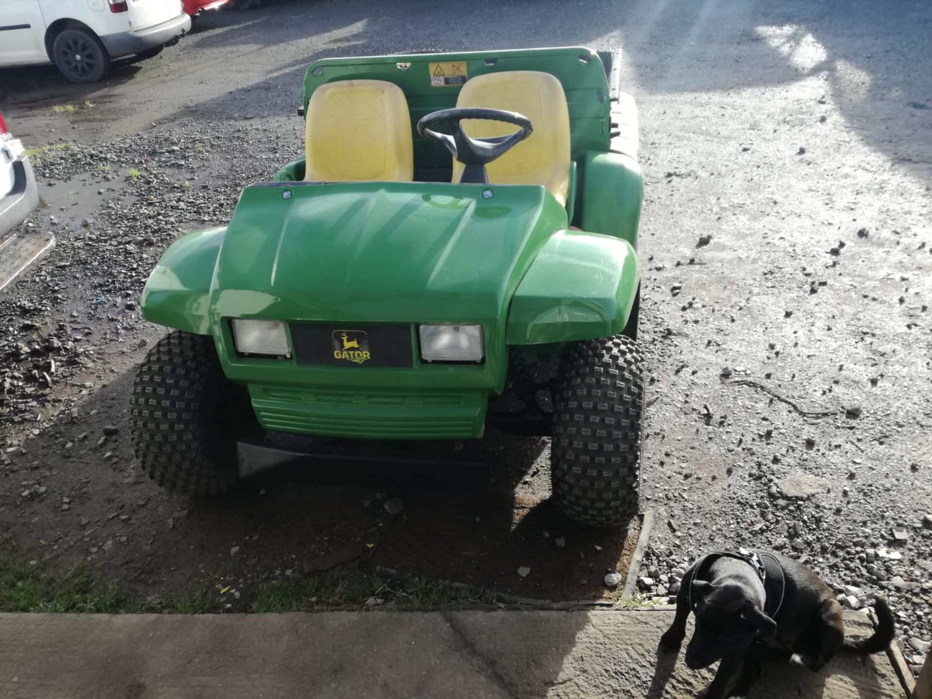John deere gator 6 wheel 4x4 .crica 2010 3500 hrs use .light on the ground. electric tipper - Image 3 of 6