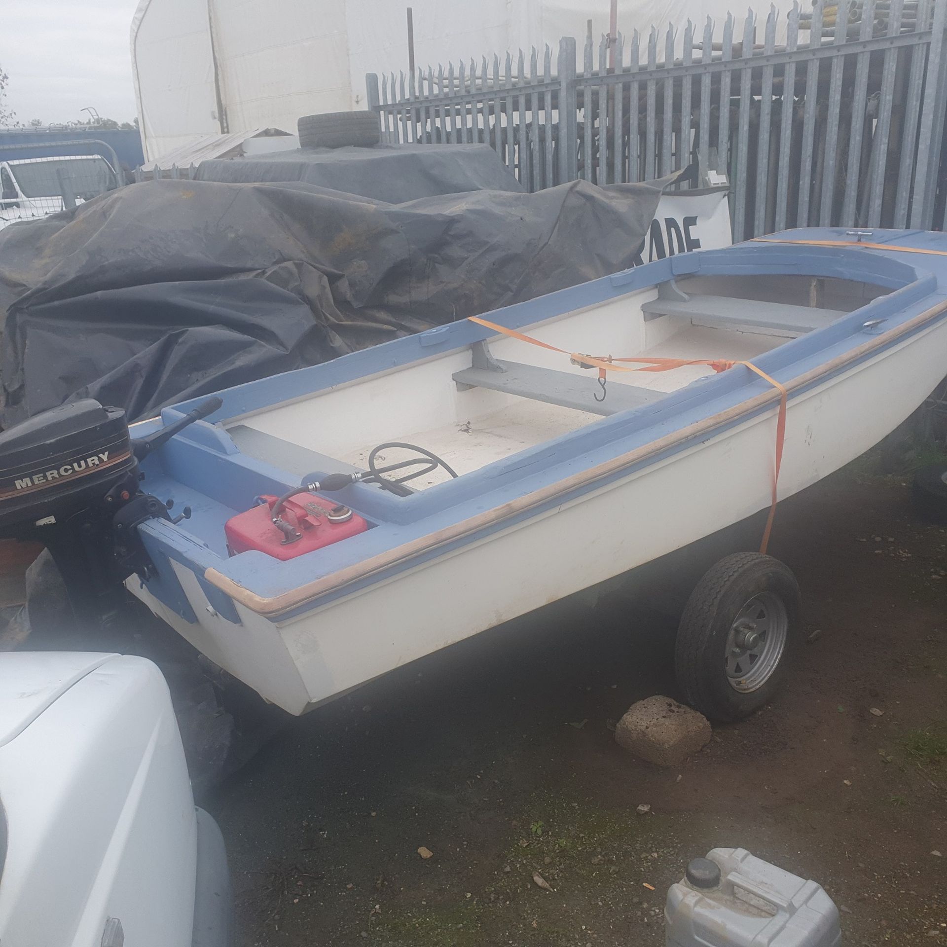 BOAT 13FT DORY WITH 4.5HP MERCURY 2 STROKE, STARTS, RUNS, WILL NEED A SERVICE BEFORE USING *NO VAT* - Image 4 of 6