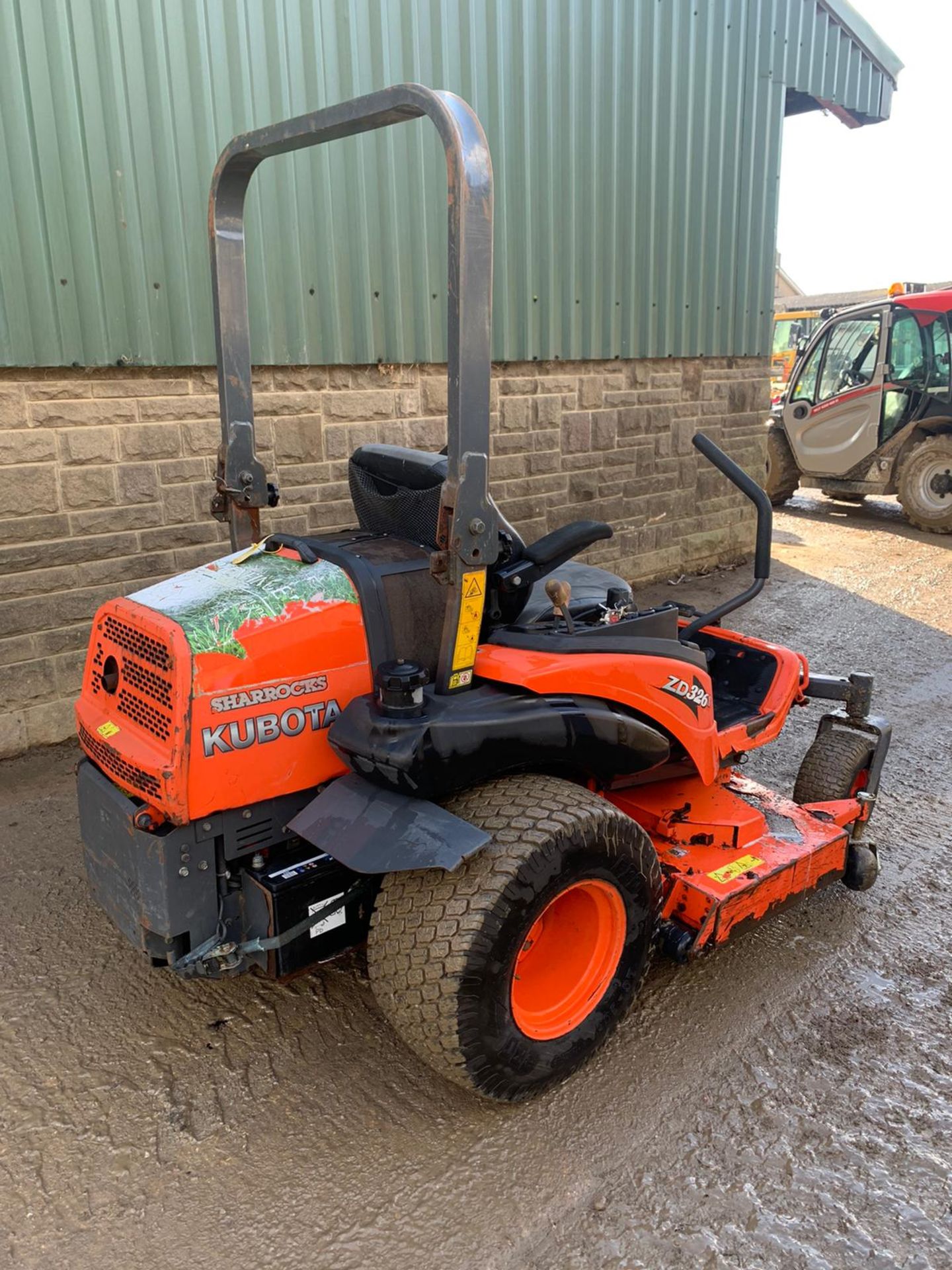 KUBOTA ZD326S ZERO TURN MOWER, RUNS, DRIVES AND CUTS, CLEAN MACHINE *PLUS VAT* - Image 3 of 5