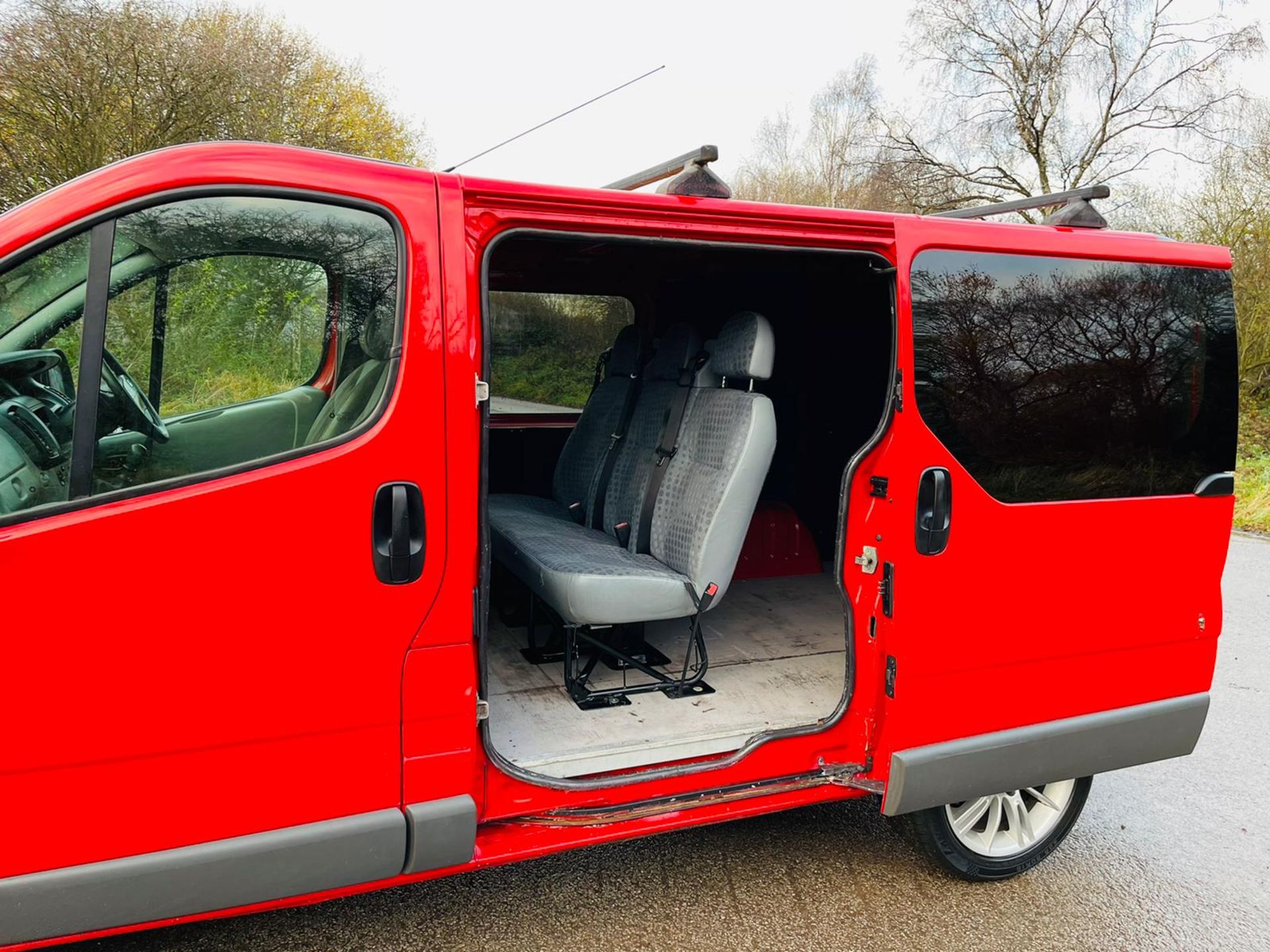 2008/08 REG NISSAN PRIMASTAR DCI 90 SWB 2.0 DIESEL RED PANEL VAN, SHOWING 4 FORMER KEEEPRS *NO VAT* - Image 6 of 17