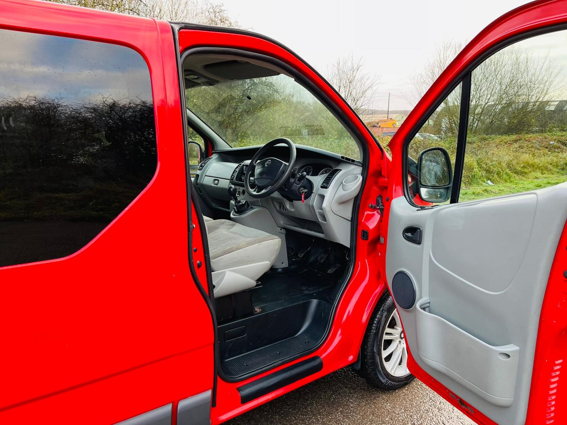 2008/08 REG NISSAN PRIMASTAR DCI 90 SWB 2.0 DIESEL RED PANEL VAN, SHOWING 4 FORMER KEEEPRS *NO VAT* - Image 8 of 17