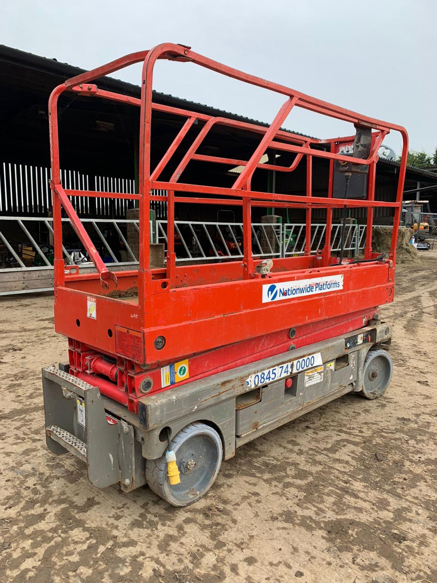 HAULOTTE SCISSOR LIFT, WORKS AND LIFTS *PLUS VAT* - Image 3 of 4