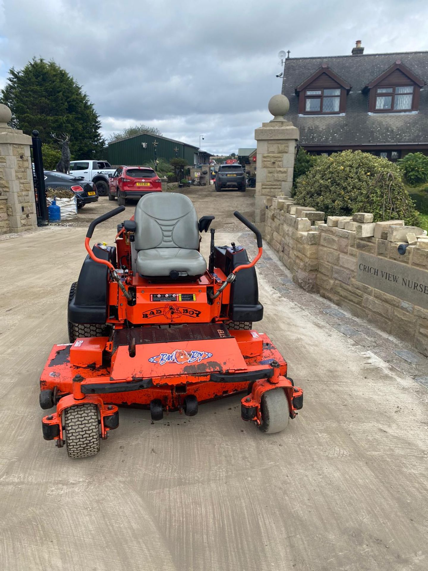 BAD BOY ZERO TURN RIDE ON LAWN MOWER, RUNS, WORKS AND CUTS, 3 CYLINDER CAT DIESEL ENGINE *NO VAT* - Image 2 of 8