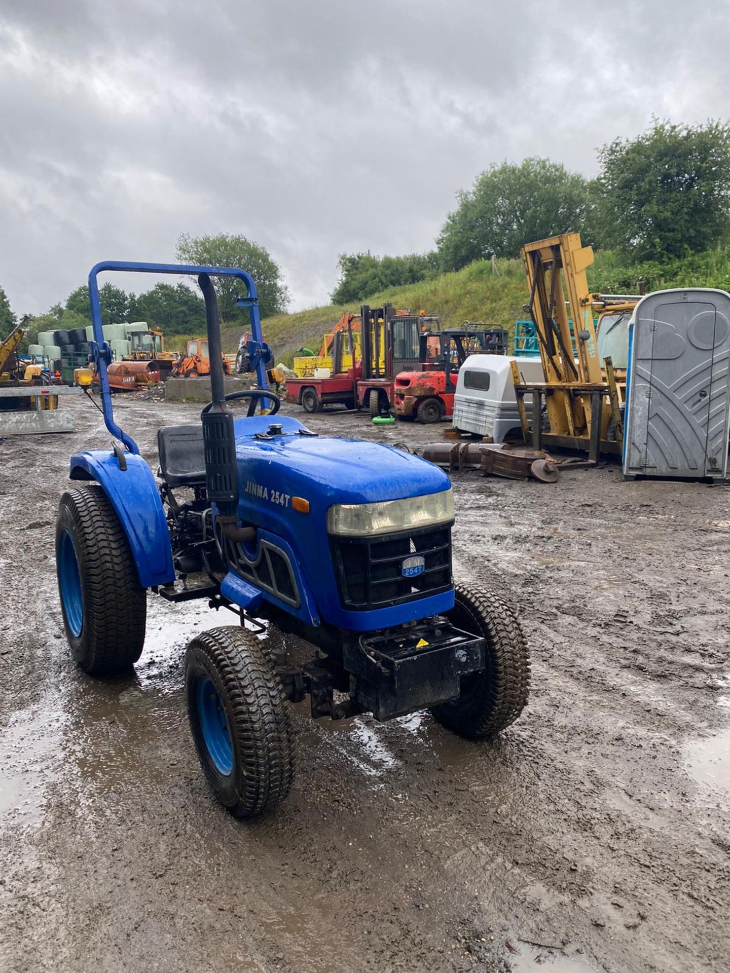 JIMNA 254T COMPACT TRACTOR, 4 WHEEL DRIVE, RUNS, WORKS AND DRIVES *PLUS VAT* - Image 3 of 4