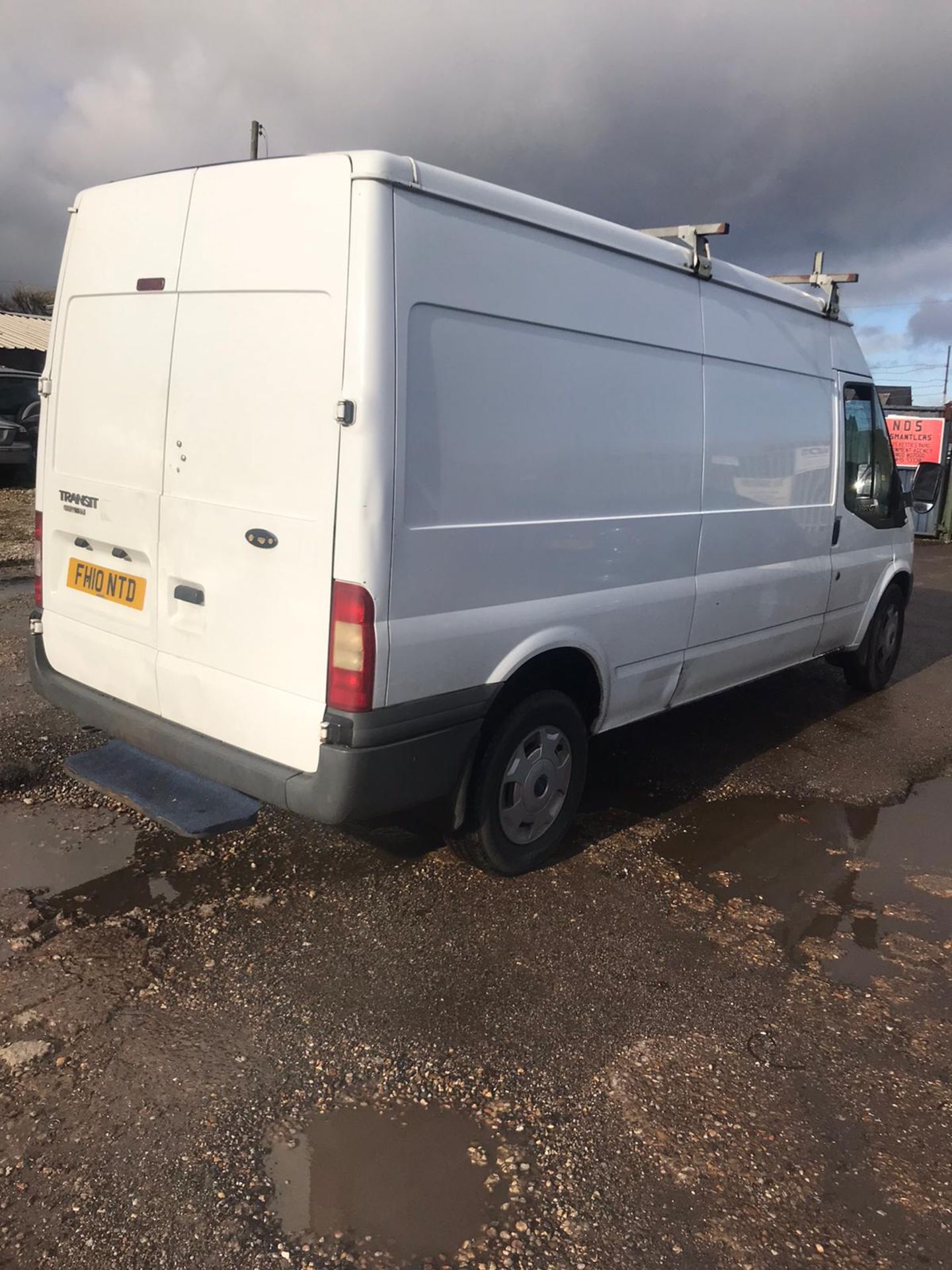 2010/10 REG FORD TRANSIT 115 T350L RWD 2.4 DIESEL WHITE PANEL VAN, SHOWING 4 FORMER KEEPERS *NO VAT* - Image 6 of 8