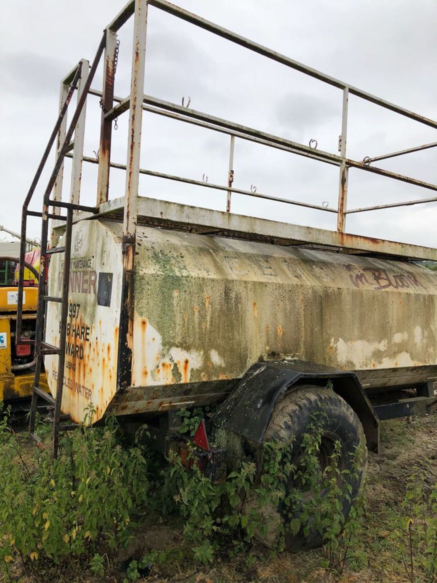 SINGLE AXLE TOW ABLE WATER BOWSER WITH LADDER AND PLATFORM *PLUS VAT* - Image 3 of 5