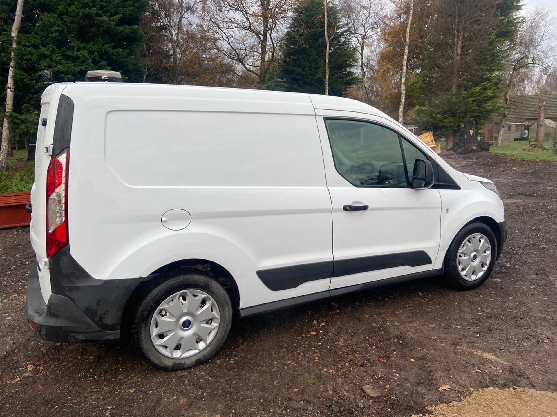 2015/64 REG FORD TRANSIT CONNECT 200 ECONETIC 1.6 DIESEL WHITE PANEL VAN, SHOWING 0 FORMER KEEPERS - Image 6 of 10