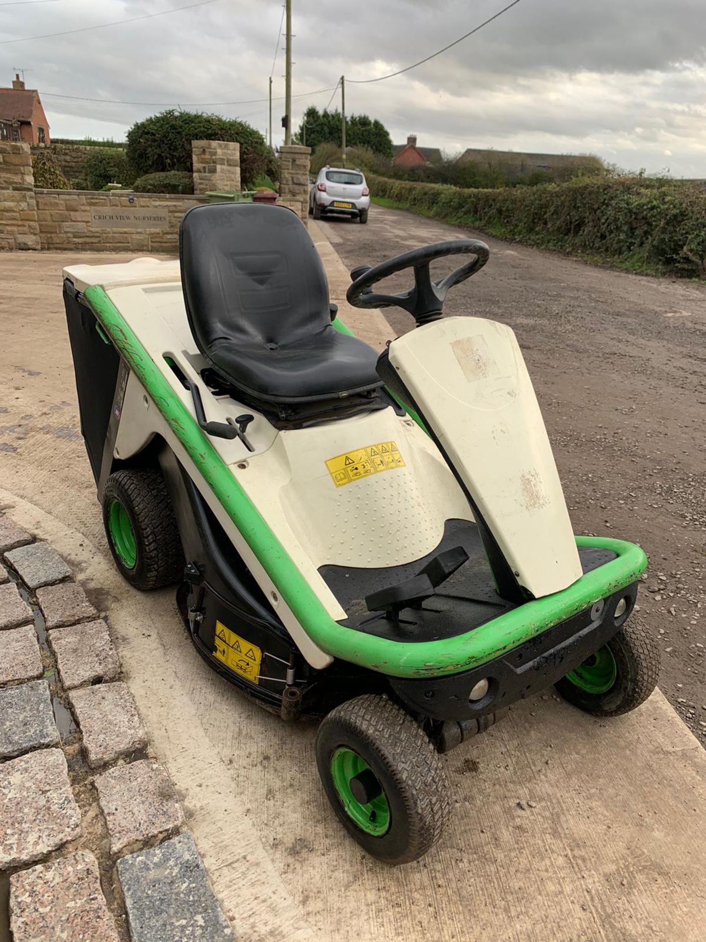 2015 ETESIA HYDRO 80 RIDE ON LAWN MOWER, RUNS, DRIVES AND CUTS *PLUS VAT*