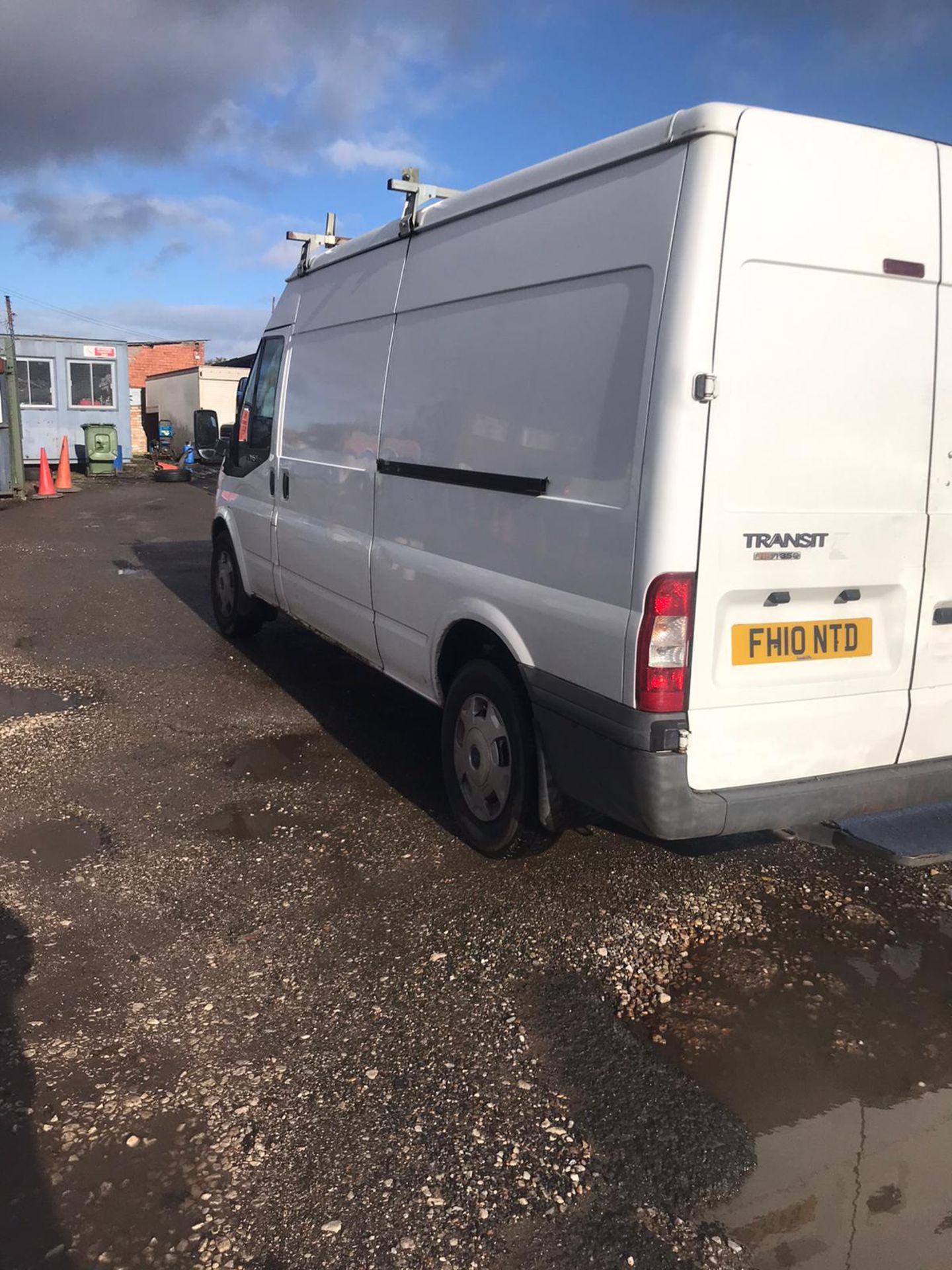 2010/10 REG FORD TRANSIT 115 T350L RWD 2.4 DIESEL WHITE PANEL VAN, SHOWING 4 FORMER KEEPERS *NO VAT* - Image 4 of 8