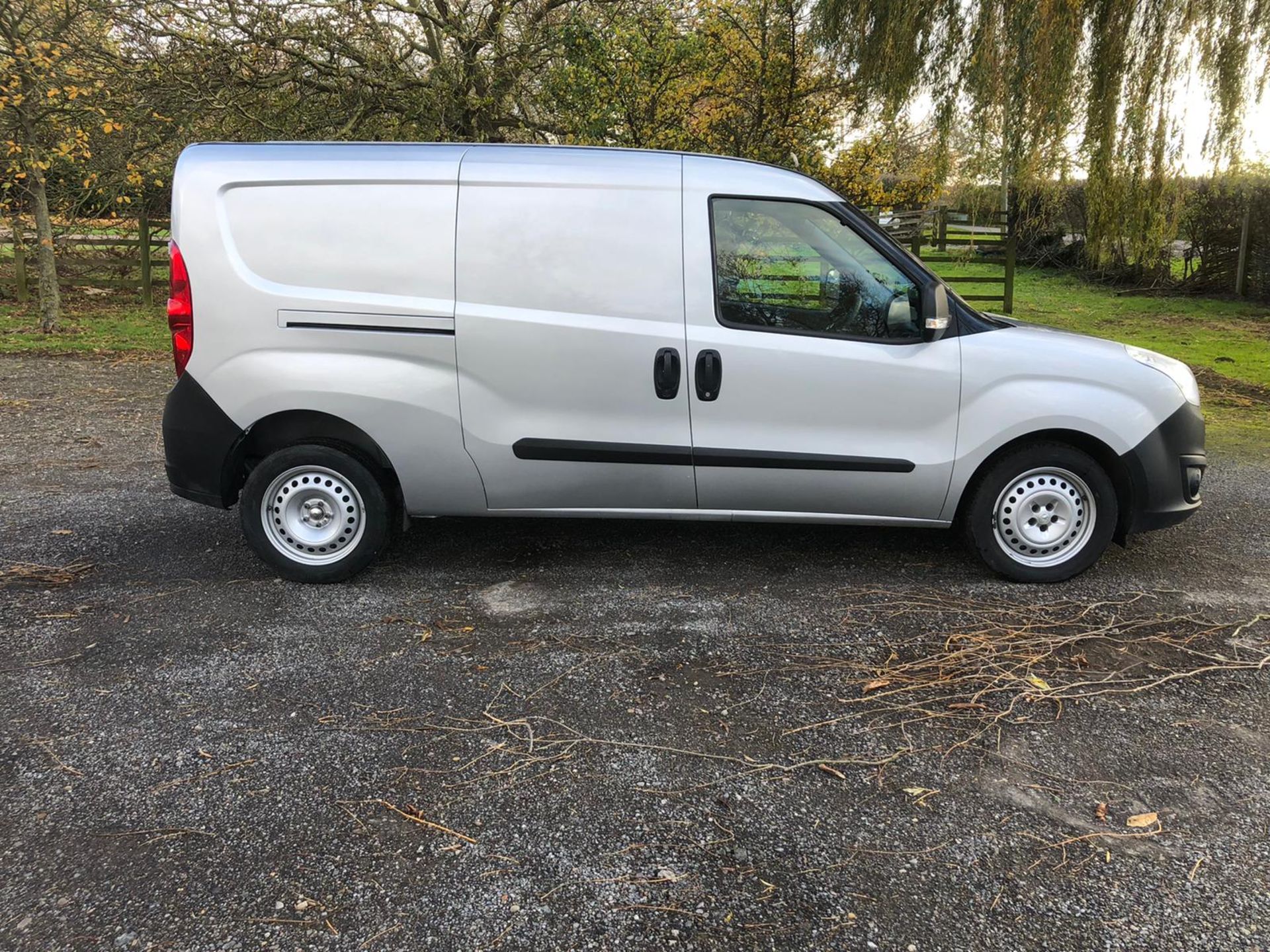 2017/67 REG VAUXHALL COMBO 2300 CDTI ECOFLEX 1.25 DIESEL SILVER PANEL VAN, SHOWING 0 FORMER KEEPERS - Image 8 of 14