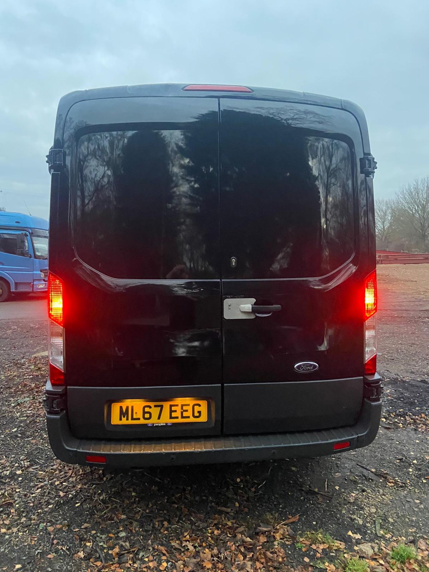 2017/67 REG FORD TRANSIT 350 2.0 DIESEL BLACK PANEL VAN, SHOWING 0 FORMER KEEPERS *PLUS VAT* - Image 6 of 11