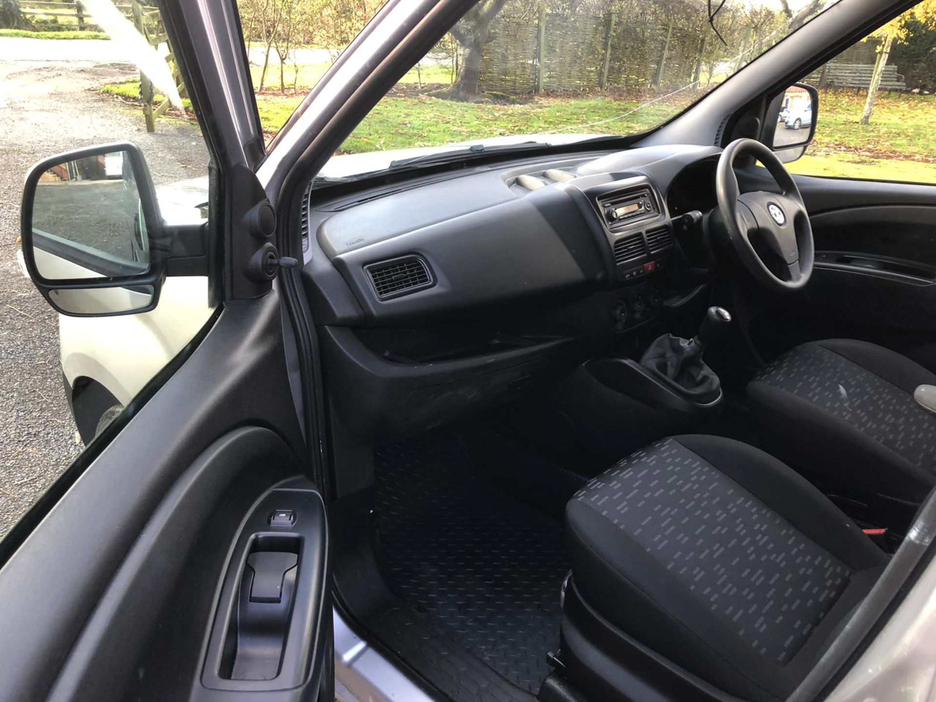 2017/67 REG VAUXHALL COMBO 2300 CDTI ECOFLEX 1.25 DIESEL SILVER PANEL VAN, SHOWING 0 FORMER KEEPERS - Image 10 of 14