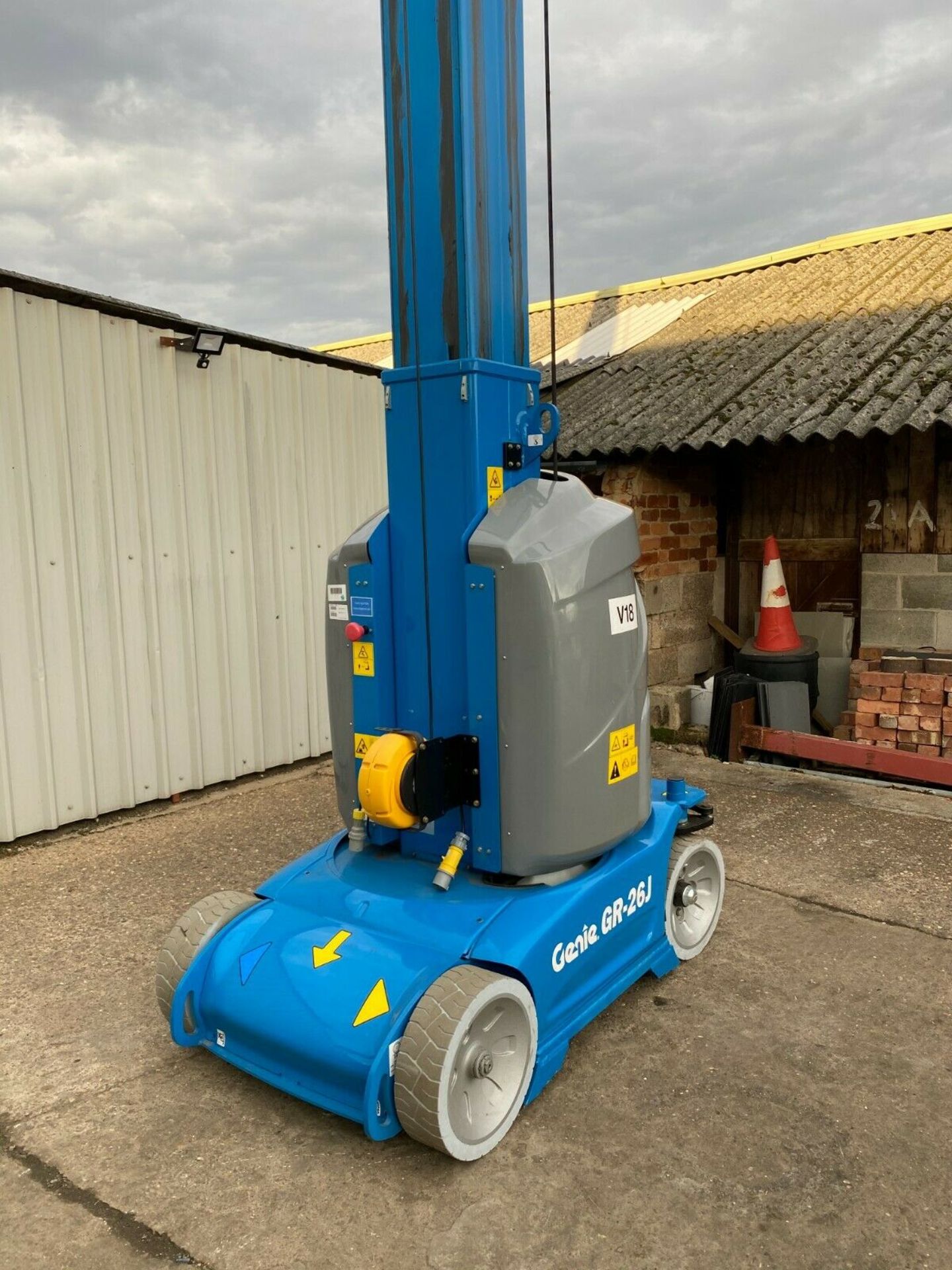 GENIE GR.26J LIFT AS BRAND NEW, ONLY 9 HOURS, EX ELECTRICITY BOARD *PLUS VAT* - Image 5 of 8