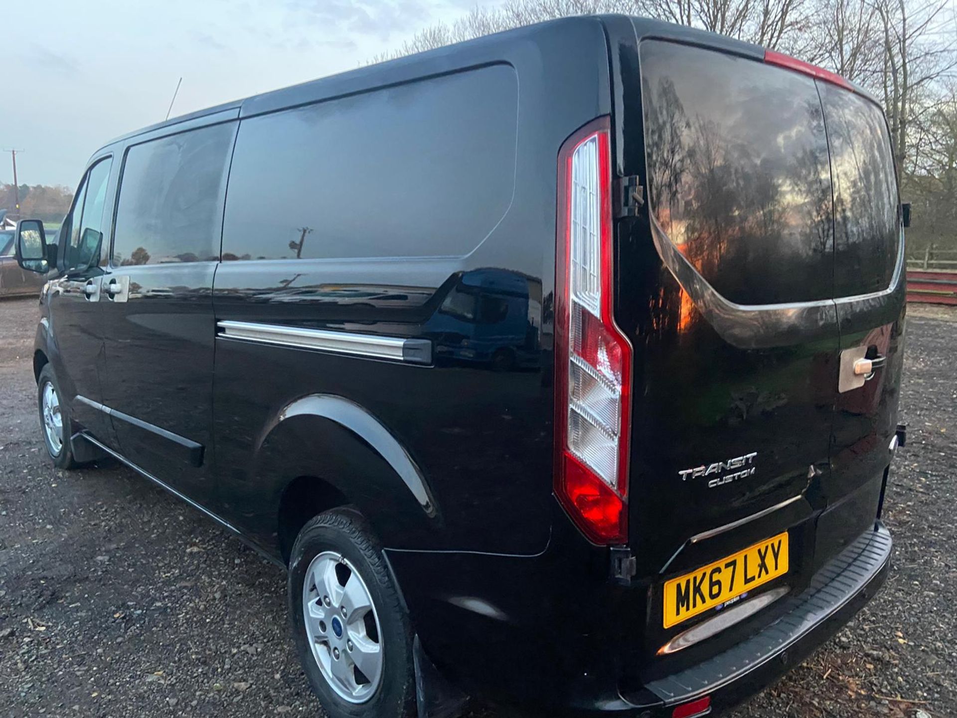 2017/67 REG FORD TRANSIT CUSTOM 290 LIMITED 2.0 DIESEL BLACK PANEL VAN, SHOWING 0 FORMER KEEPERS - Image 6 of 14