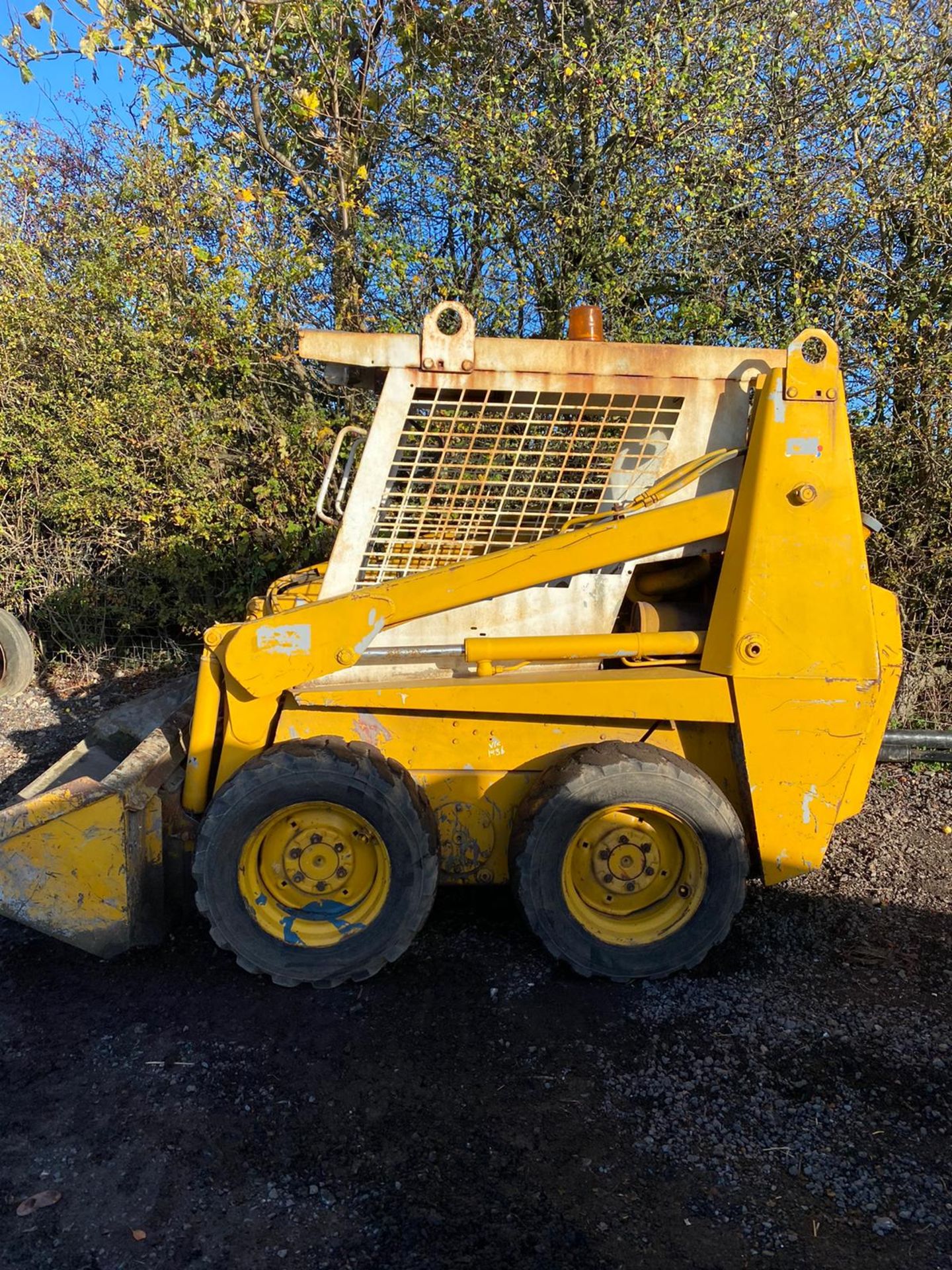 CASE 1840 SKID STEER LOADER, STARTS FIRST TURN OF THE KEY, RUNS, DRIVES AND LIFTS *PLUS VAT* - Image 6 of 9