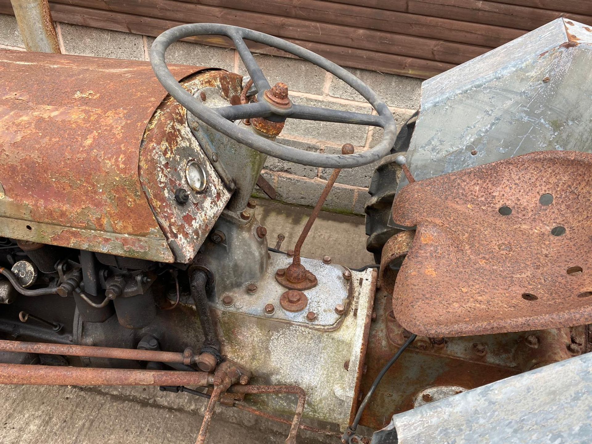 FERGUSON T20 DIESEL TRACTOR, FOR RESTORATION, LOADING NO PROBLEM *PLUS VAT* - Image 9 of 9