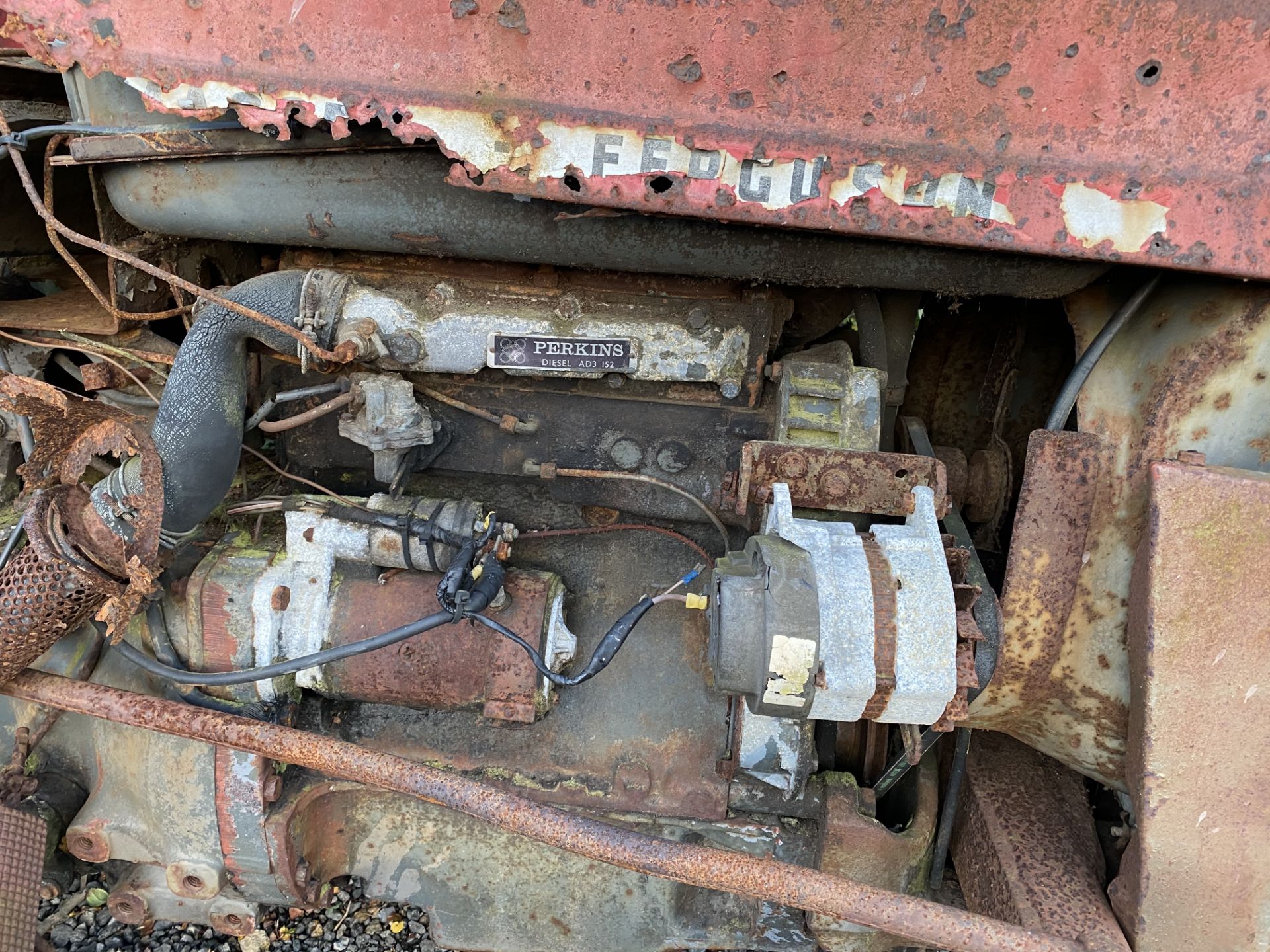 MASSEY FERGUSON 135, DIESEL 3 CYLINDER PERKINS ENGINE, IN NEED OF RESTORATION, LOADING NO PROBLEM - Image 3 of 3