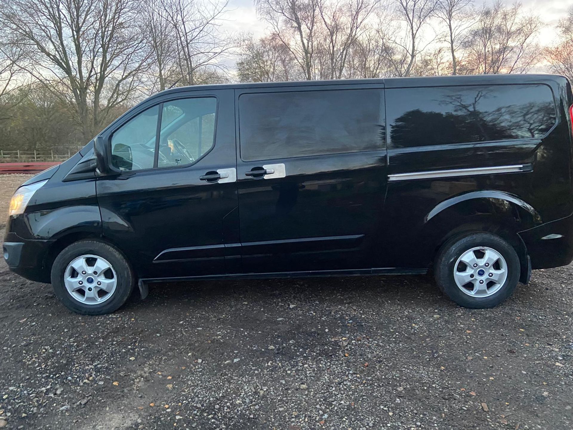 2017/67 REG FORD TRANSIT CUSTOM 290 LIMITED 2.0 DIESEL BLACK PANEL VAN, SHOWING 0 FORMER KEEPERS - Image 5 of 14