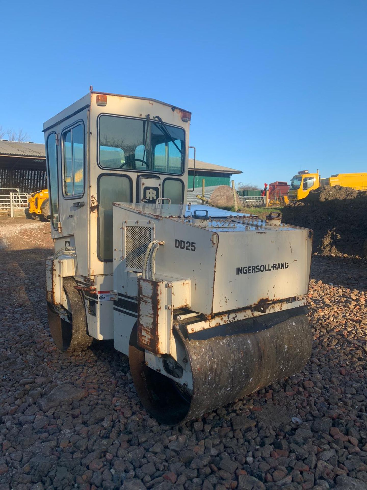 INGERSOLL RAND DD25 TWIN DRUM VIBRATING ROLLER, 1250MM DRUMS, GOOD MACHINE *PLUS VAT* - Image 2 of 5