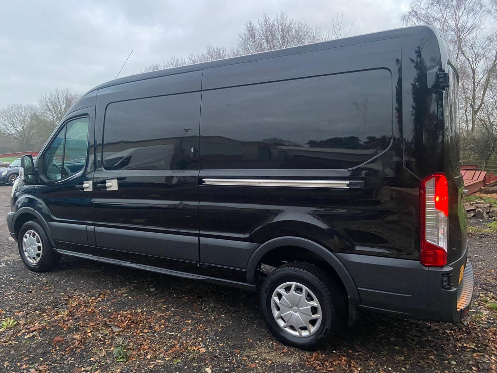 2017/67 REG FORD TRANSIT 350 2.0 DIESEL BLACK PANEL VAN, SHOWING 0 FORMER KEEPERS *PLUS VAT* - Image 5 of 11