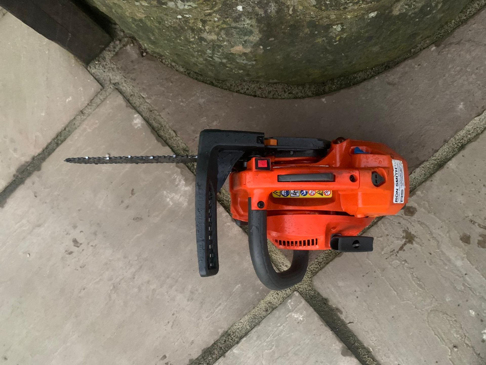 HUSQUVARNA T435 TOP HANDLE CHAINSAW, RUNS AND WORKS, GOOD CONDITION, C/W 12" BAR & CHAIN, 12" COVER - Image 4 of 4