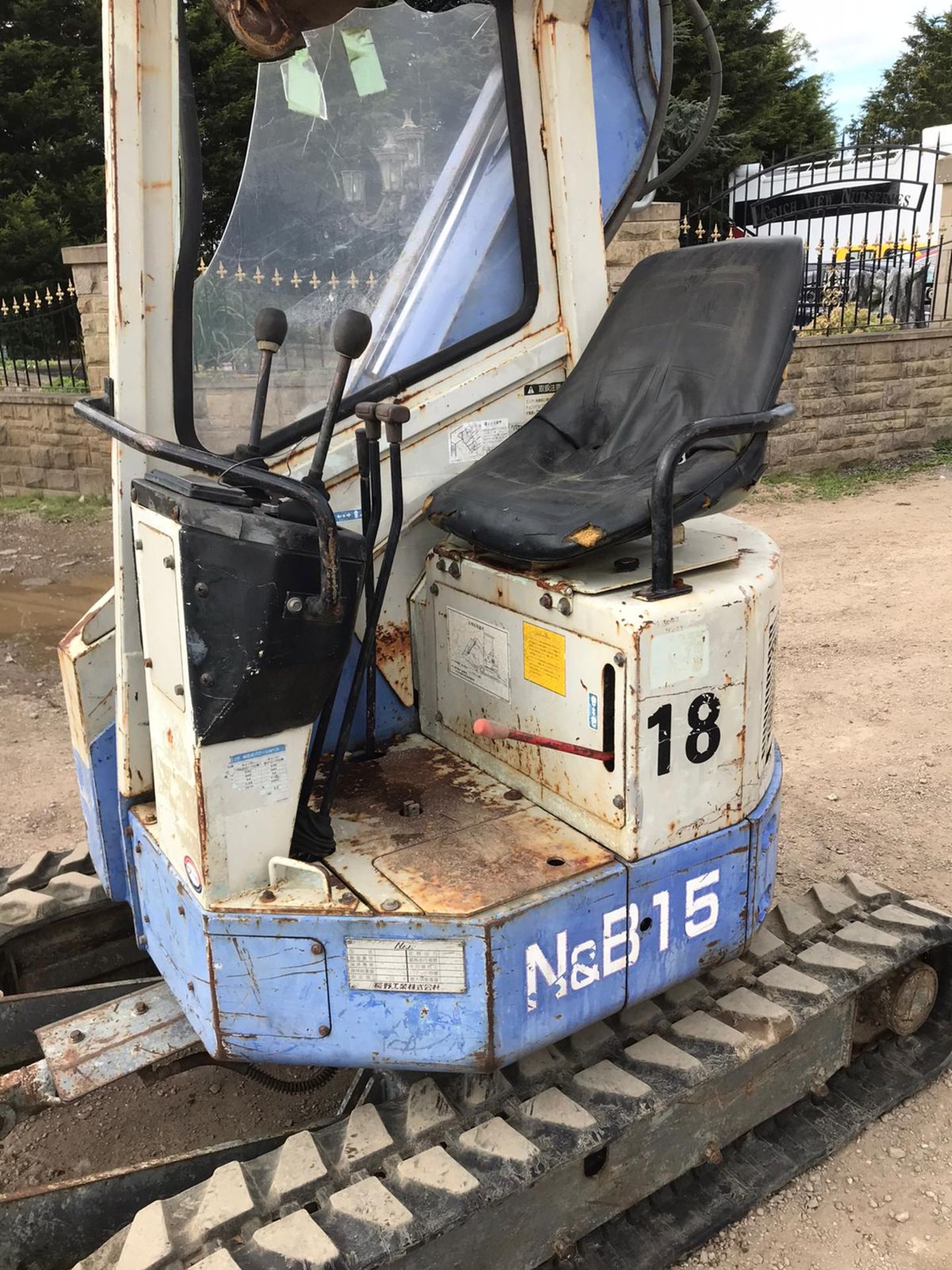 HANNEX N&B 15 RUBBER TRACKED CRAWLER EXCAVATOR, RUNS, DRIVES & DIGS, TRACKS ARE LIKE NEW *PLUS VAT* - Image 4 of 8
