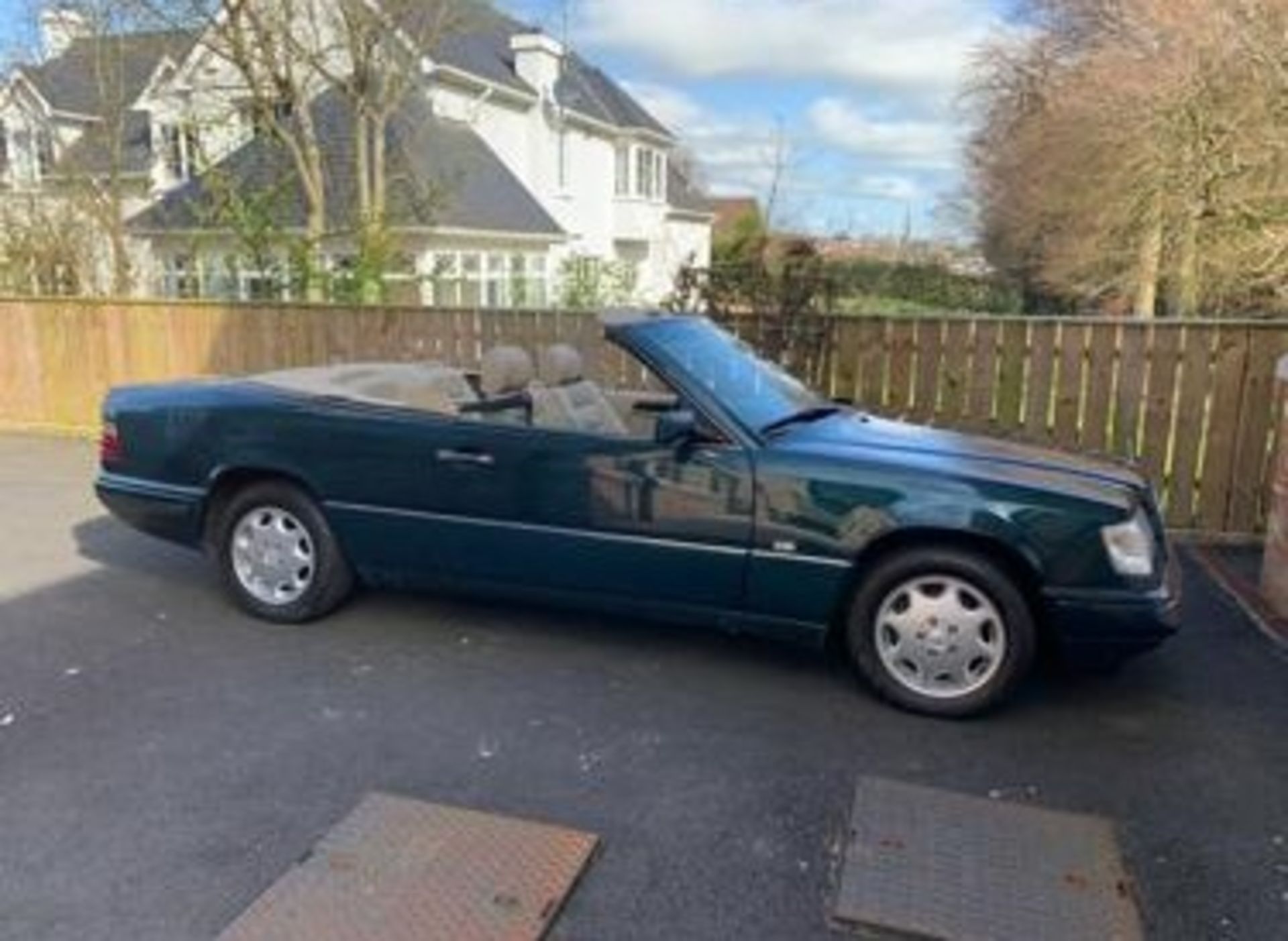 MERCEDES E220 CONVERTIBLE, 145,000 MILES, CLASSIC CAR, STARTS, RUNS AND DRIVES *NO VAT*