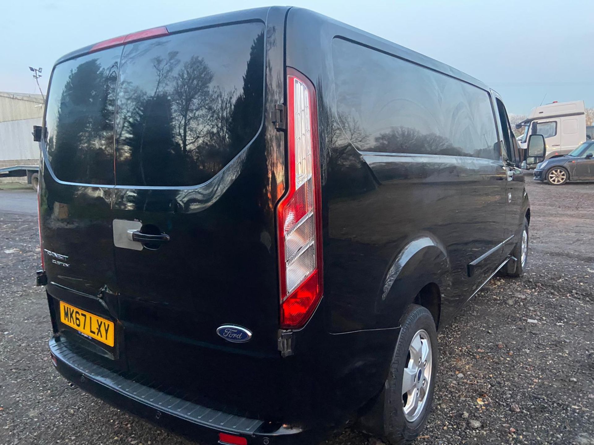 2017/67 REG FORD TRANSIT CUSTOM 290 LIMITED 2.0 DIESEL BLACK PANEL VAN, SHOWING 0 FORMER KEEPERS - Image 10 of 14