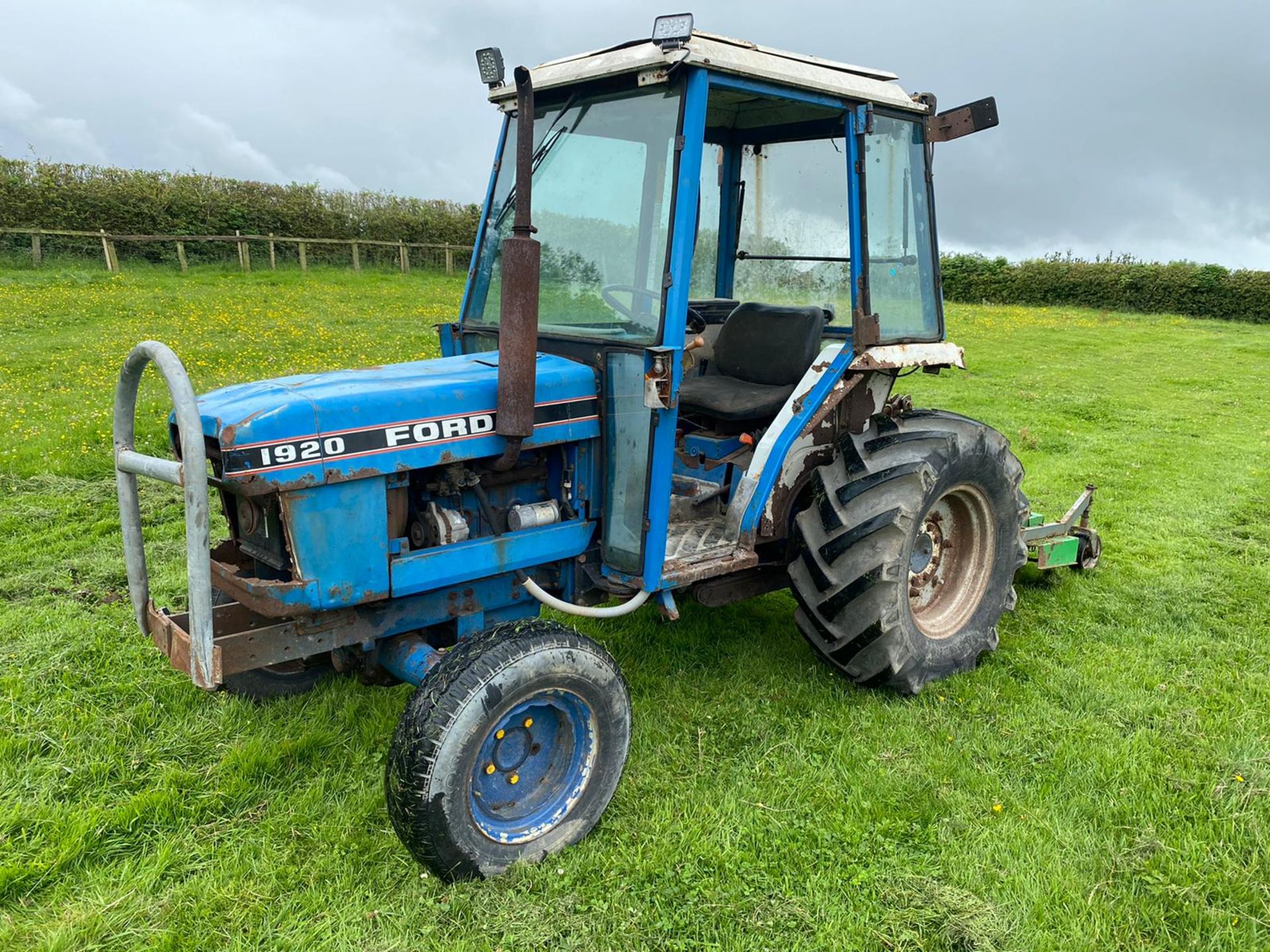 FORD 1920 COMPACT TRACTOR, ROAD REGISTERED, STARTS FIRST TURN OF THE KEY, RUNS & WORKS AS IT SHOULD - Image 8 of 8