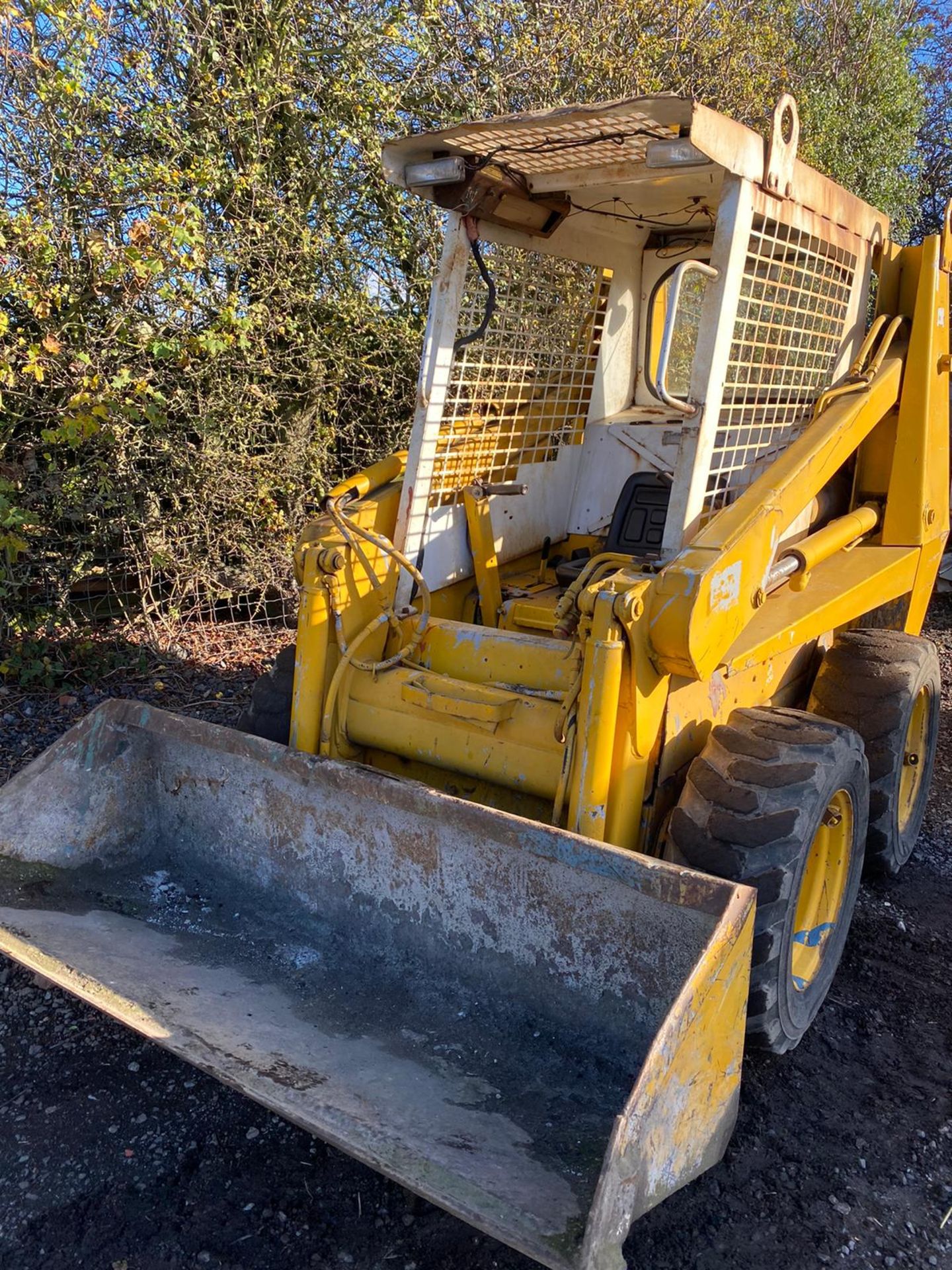 CASE 1840 SKID STEER LOADER, STARTS FIRST TURN OF THE KEY, RUNS, DRIVES AND LIFTS *PLUS VAT* - Image 2 of 9