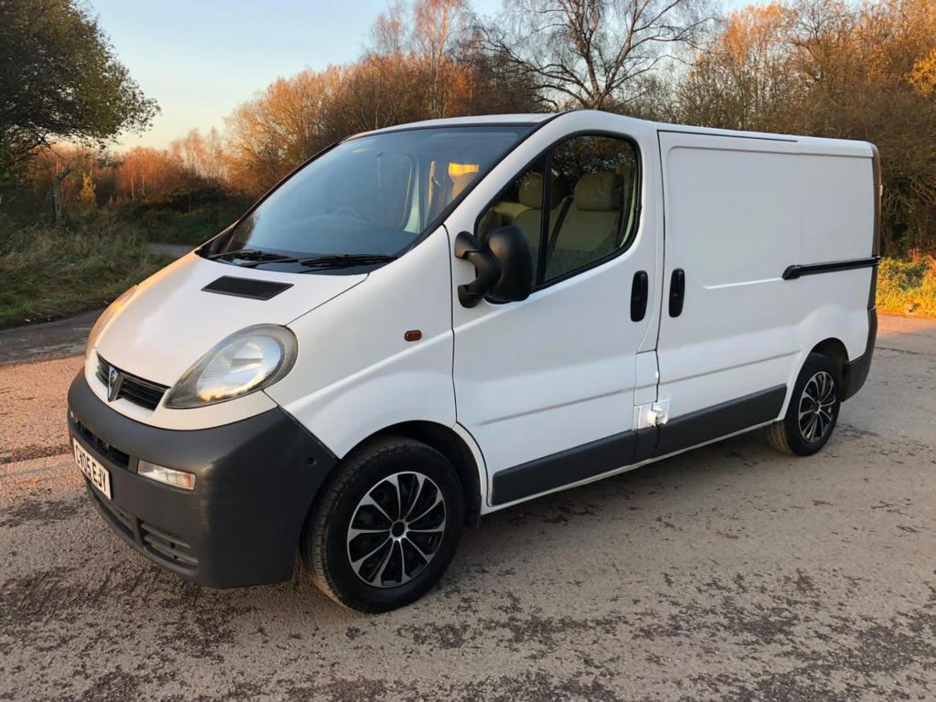 2005/05 REG VAUXHALL VIVARO 2700 DTI SWB 1.9 DIESEL WHITE PANEL VAN *NO VAT* - Image 2 of 9