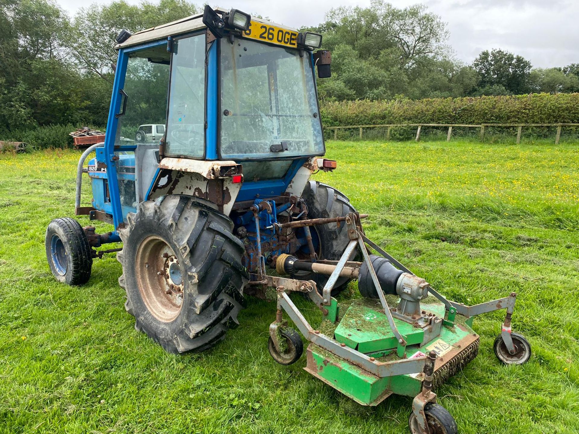 FORD 1920 COMPACT TRACTOR, ROAD REGISTERED, STARTS FIRST TURN OF THE KEY, RUNS & WORKS AS IT SHOULD - Image 4 of 8