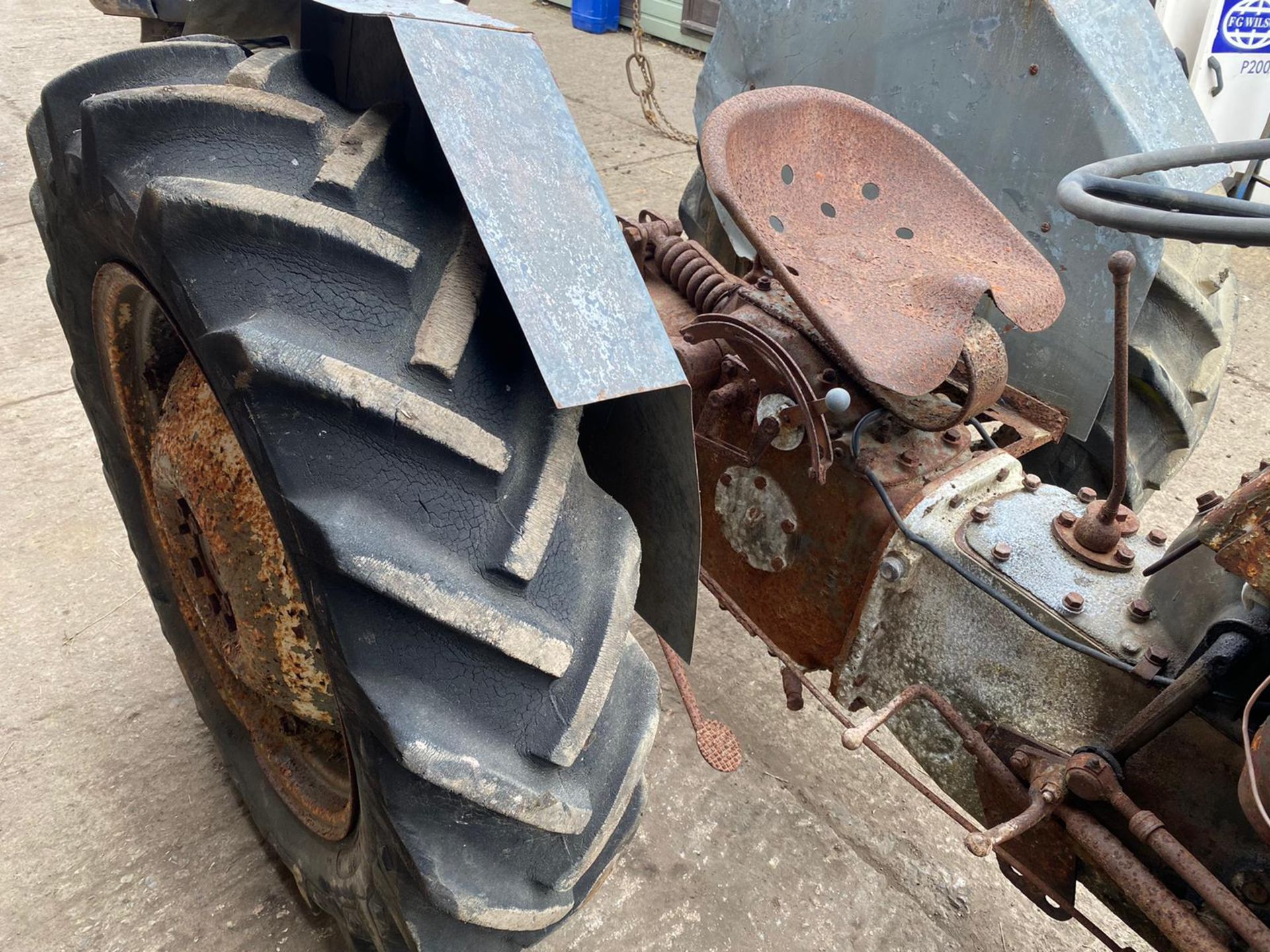 FERGUSON T20 DIESEL TRACTOR, FOR RESTORATION, LOADING NO PROBLEM *PLUS VAT* - Image 5 of 9