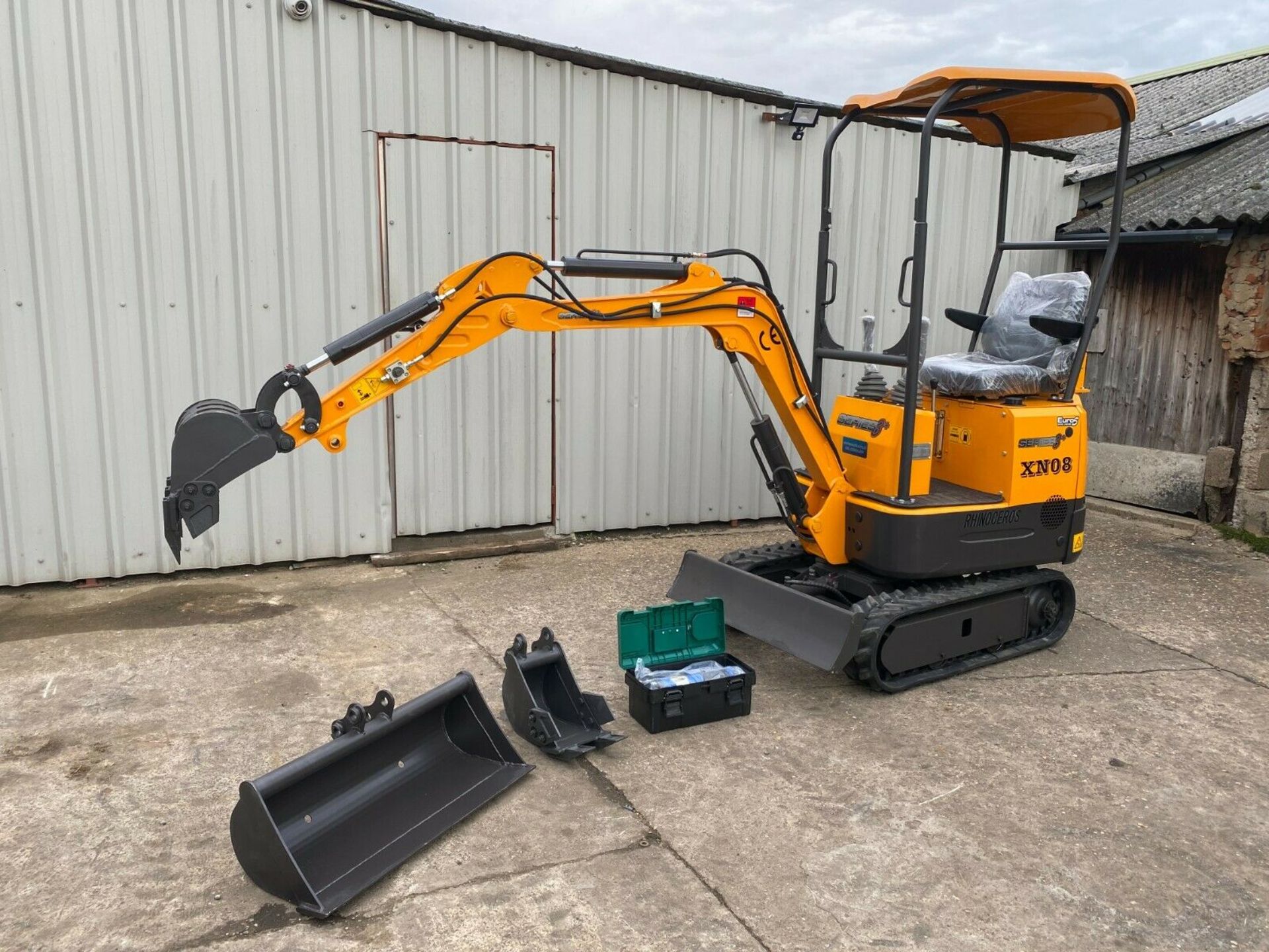 MINI EXCAVATOR RHINOCEROS XN08 BRAND NEW, YEAR 2020, LATEST MODEL SERIES 3 WITH EURO 5 ENGINE - Image 2 of 6