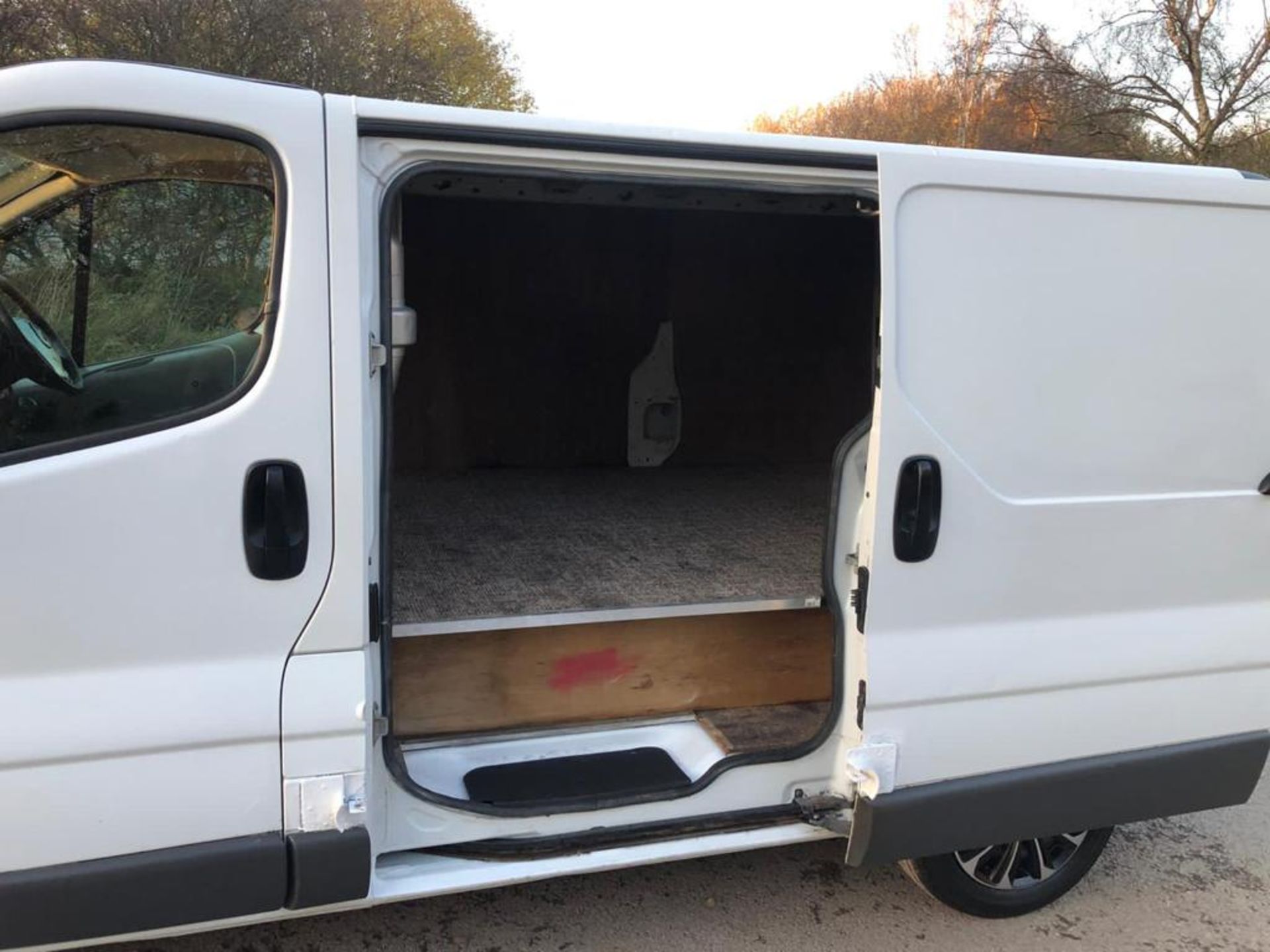 2005/05 REG VAUXHALL VIVARO 2700 DTI SWB 1.9 DIESEL WHITE PANEL VAN *NO VAT* - Image 8 of 9